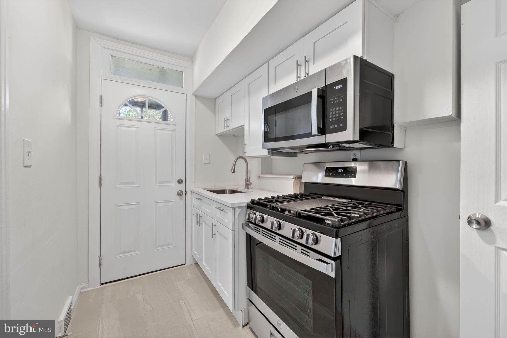 132 33RD STREET NE