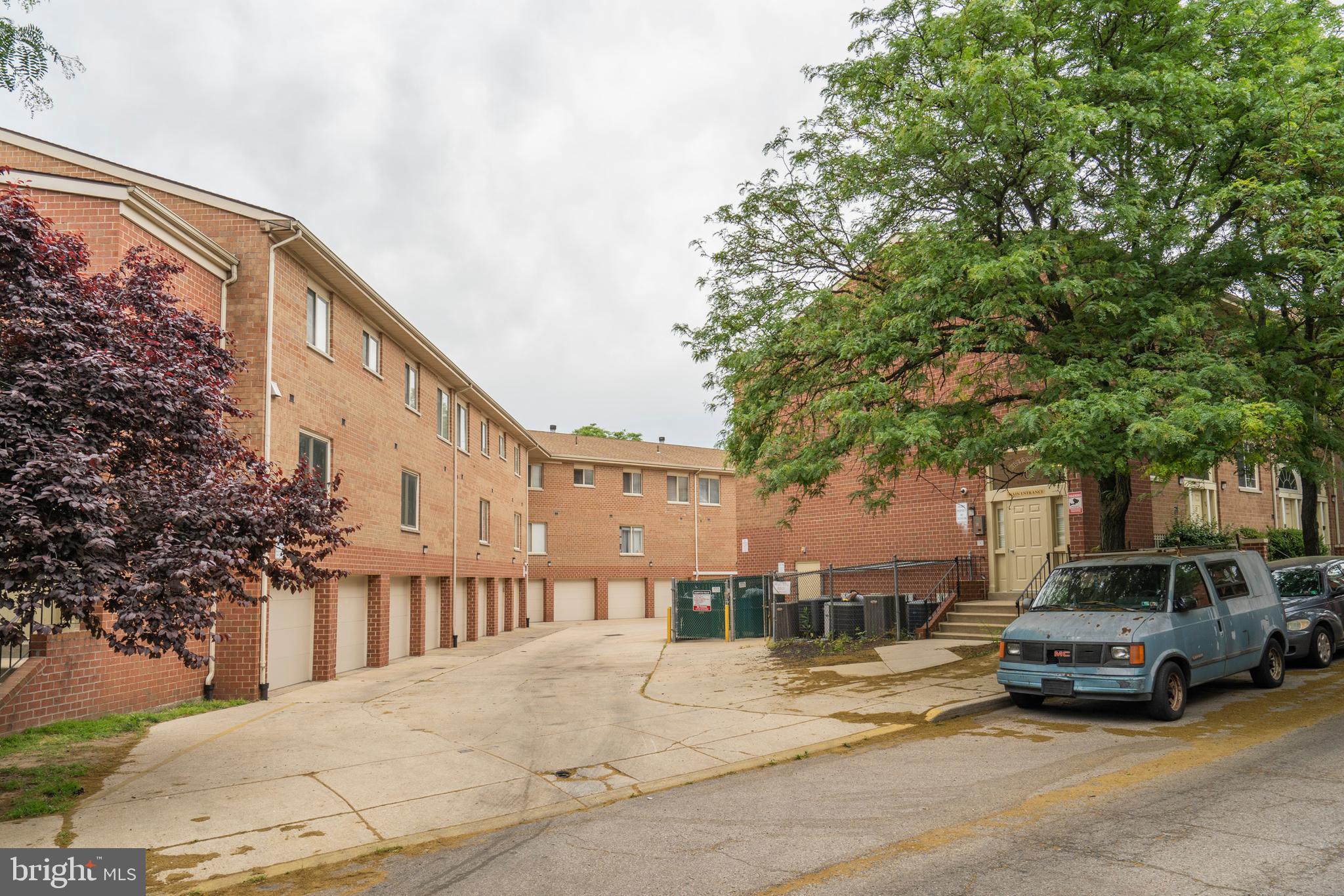 ART MUSEUM AREA - Residential Lease