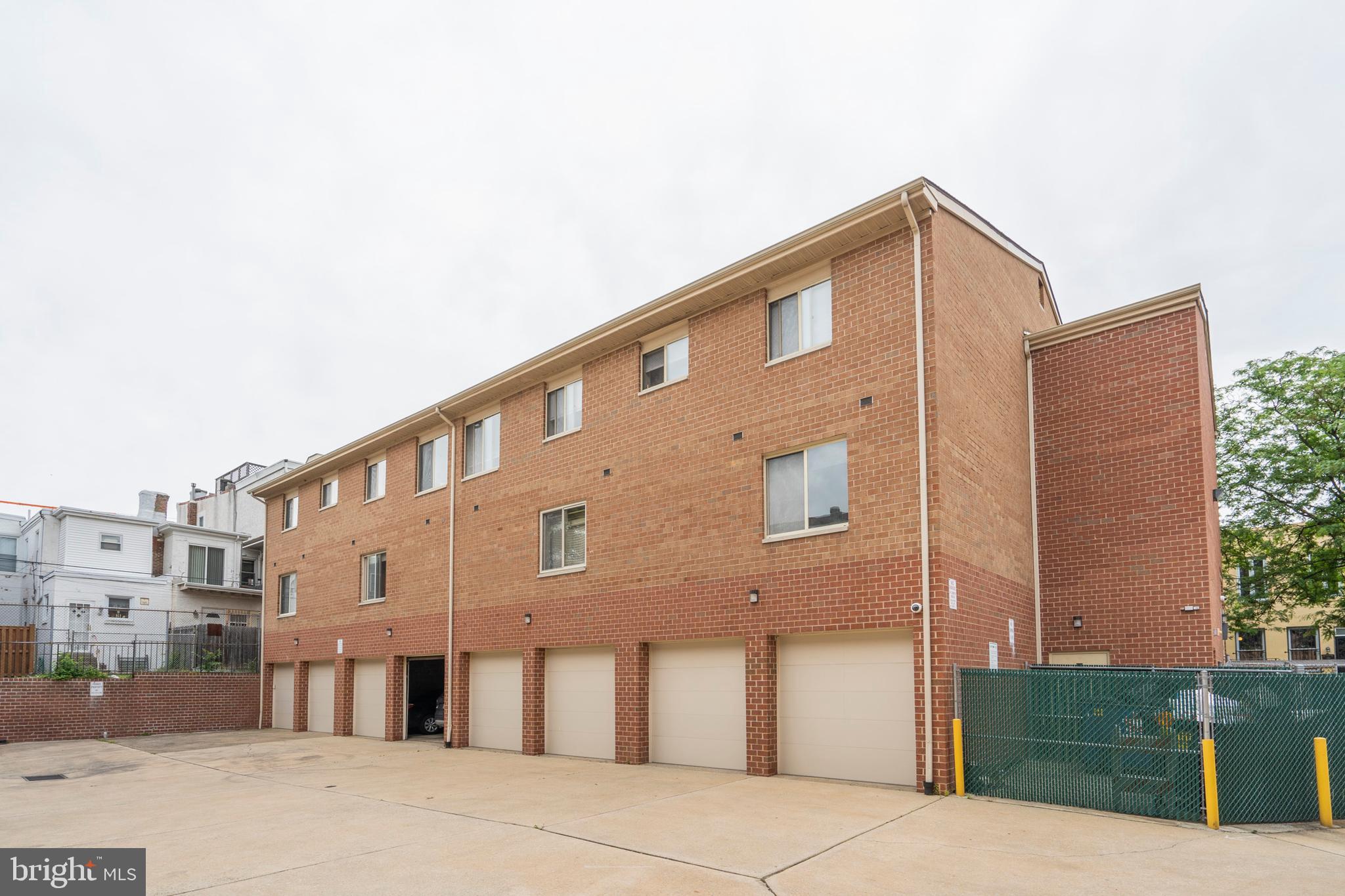 ART MUSEUM AREA - Residential Lease