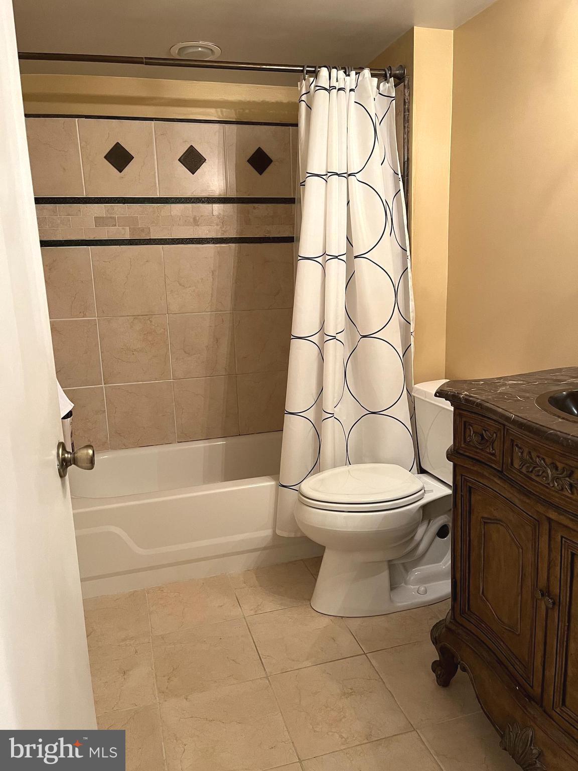 STAPLETON COURT GARDEN - Residential Lease