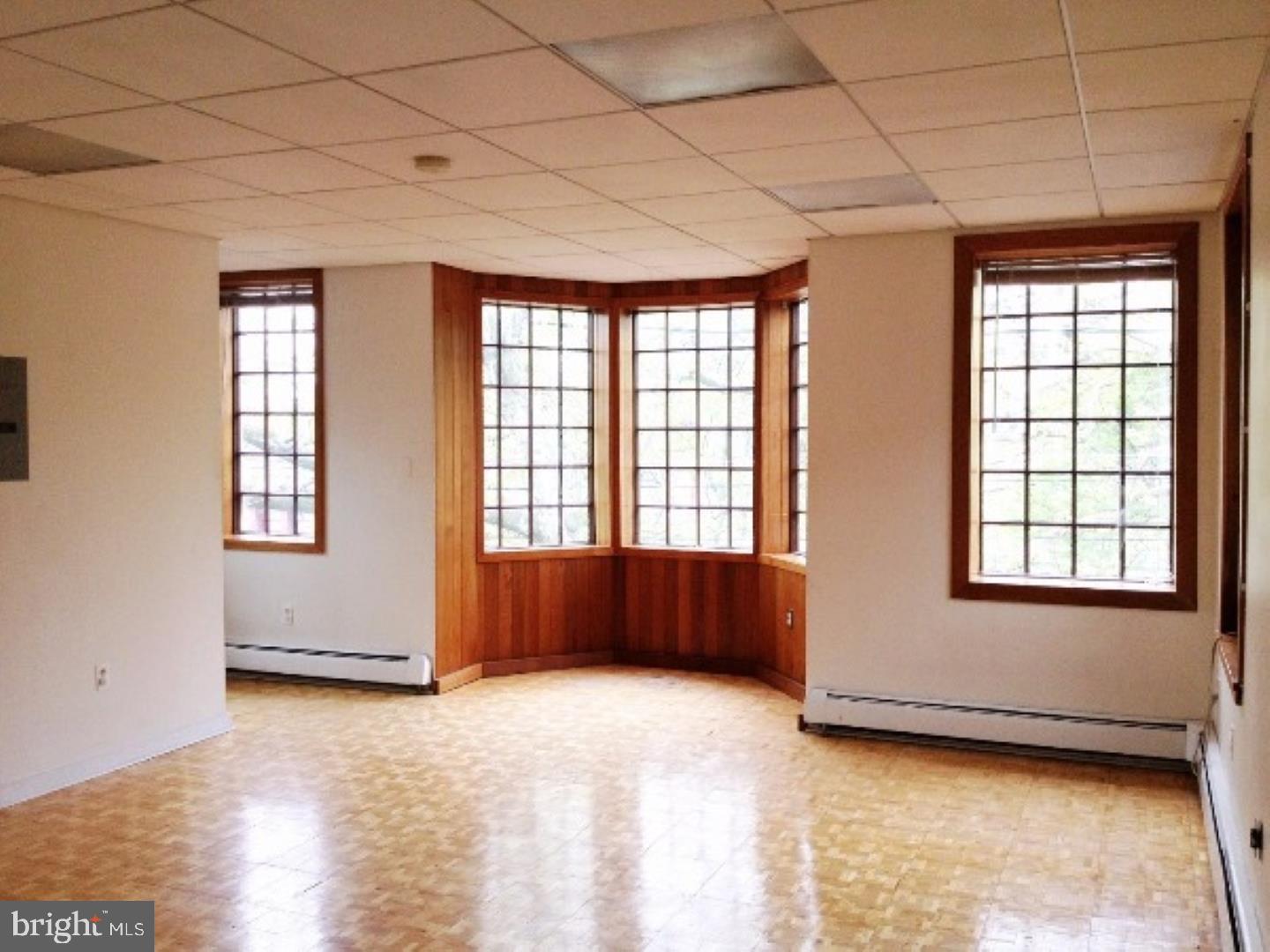 CHESTNUT HILL - Commercial Sale