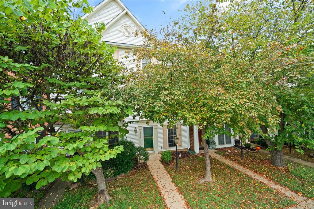 Photo of 8878 Stable Forest Place, BRISTOW, VA 20136 (MLS # VAPW2105302)