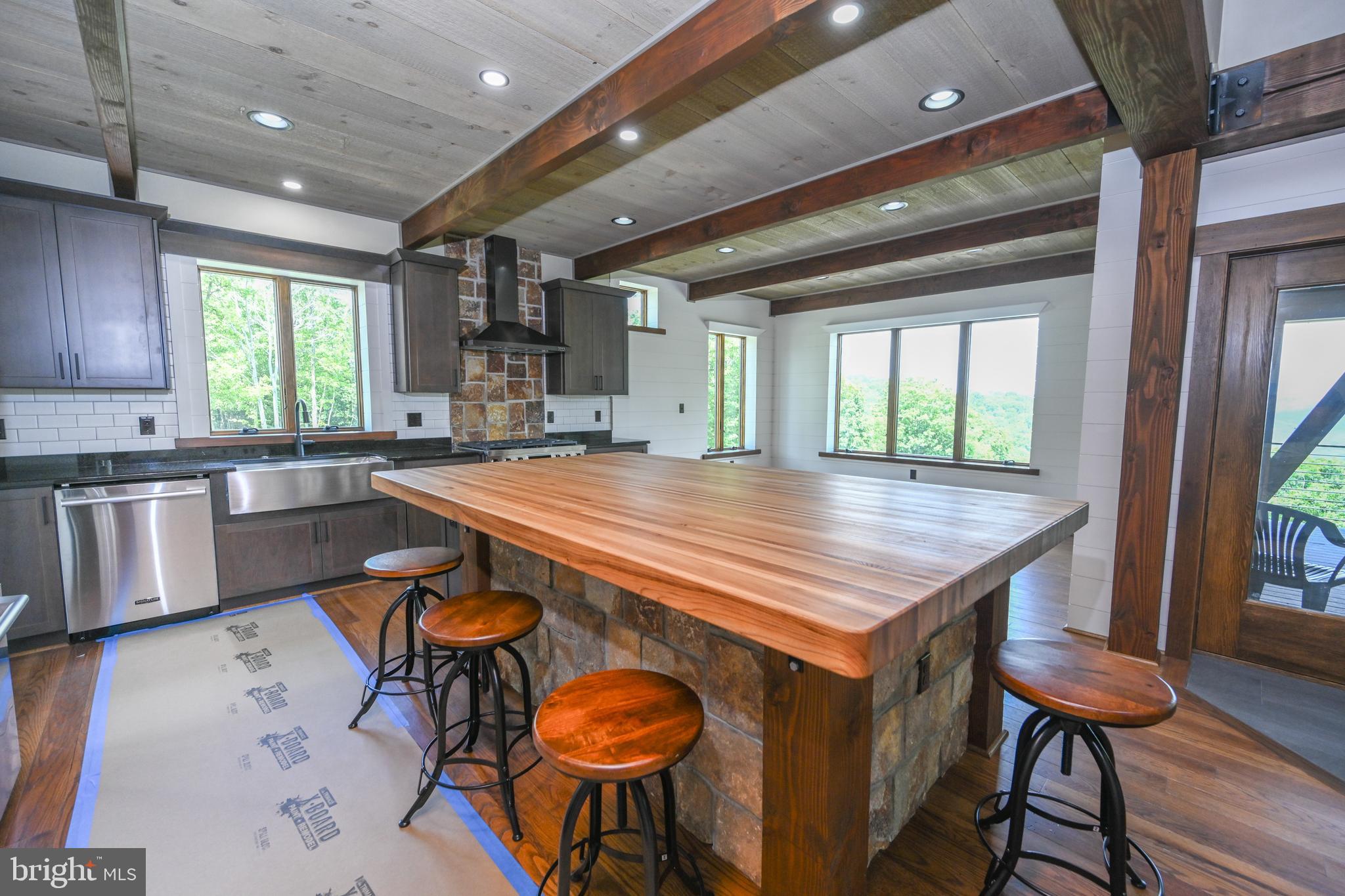 415 NAZELROD ROAD