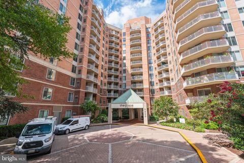 Photo of 7500 WOODMONT AVE #S307, BETHESDA, MD 20814 (MLS # MDMC2102672)
