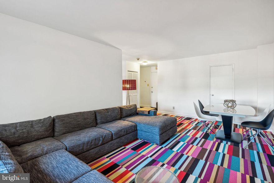 This renovated two bedroom corner residence at 2601 Parkway is not to be missed! Perfectly situated across from The Art Museum and Fairmount Park, this pet-friendly residence is close to Kelly Drive, Boat House Row, Whole Foods Market, The Barnes, great restaurants, and major transportation.