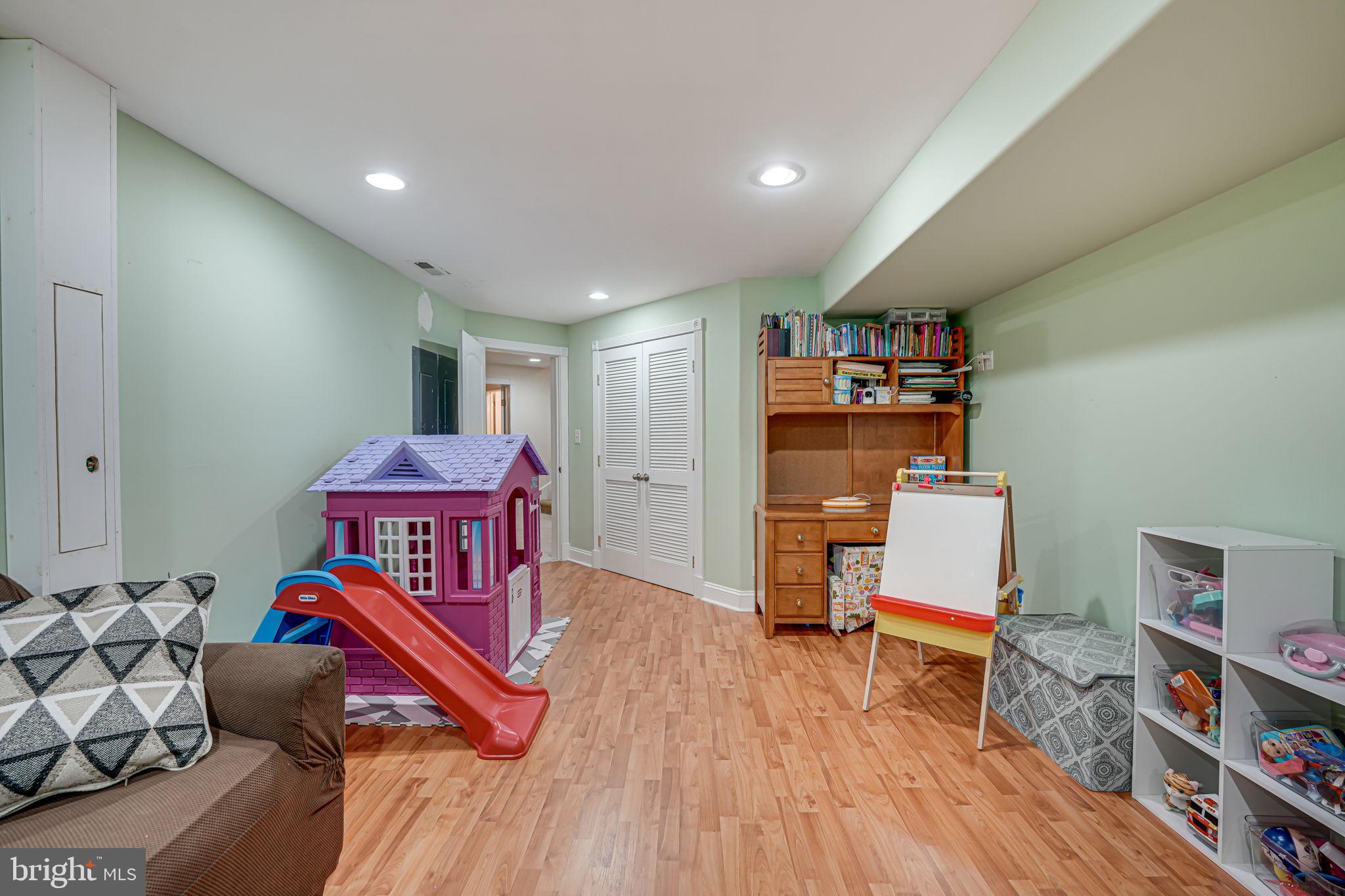 SEVEN LAKES - Residential