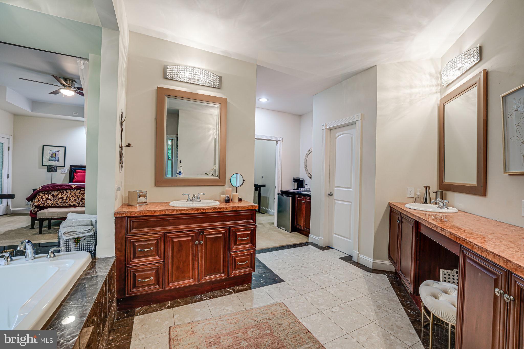 SEVEN LAKES - Residential