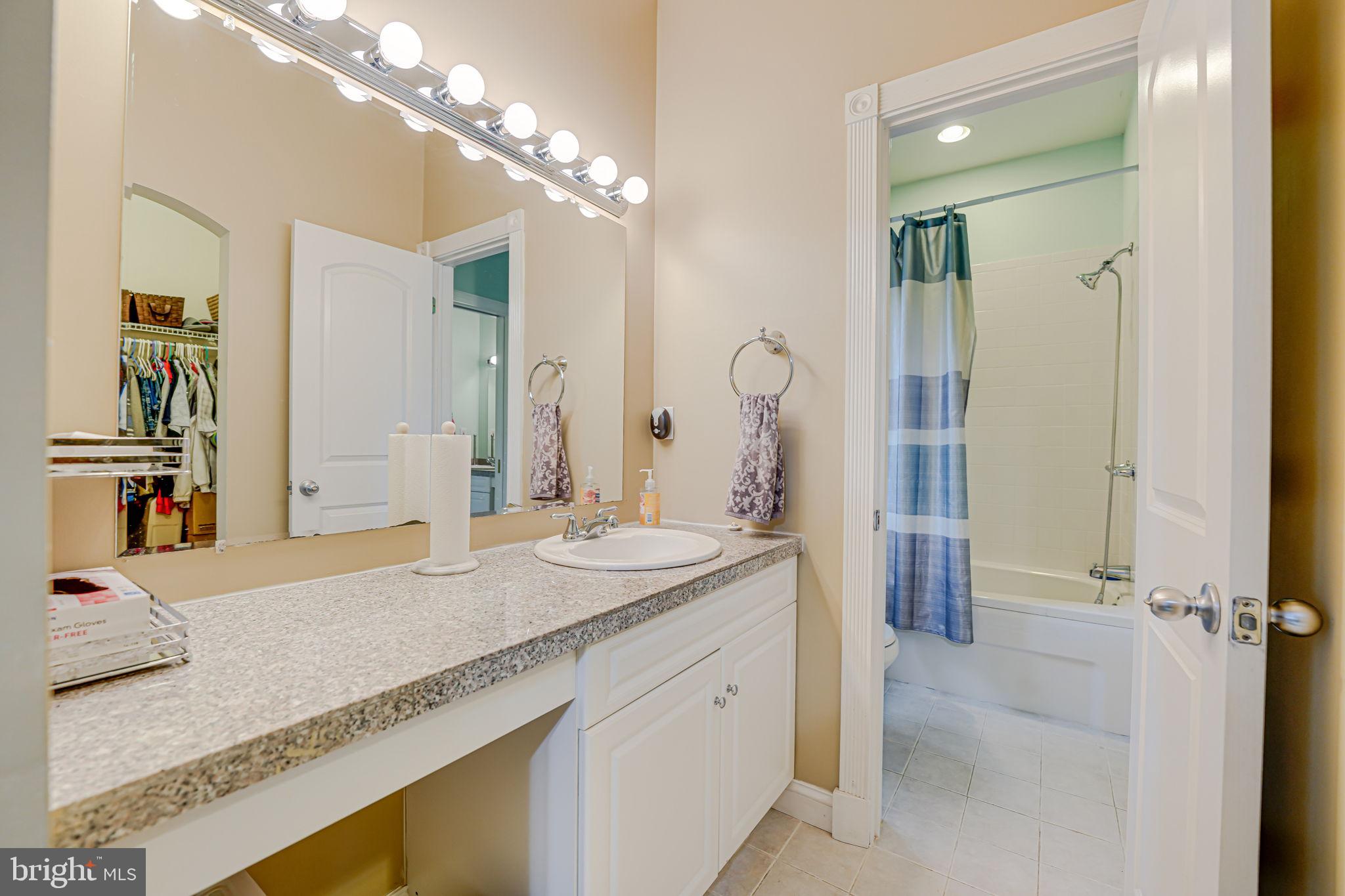 SEVEN LAKES - Residential