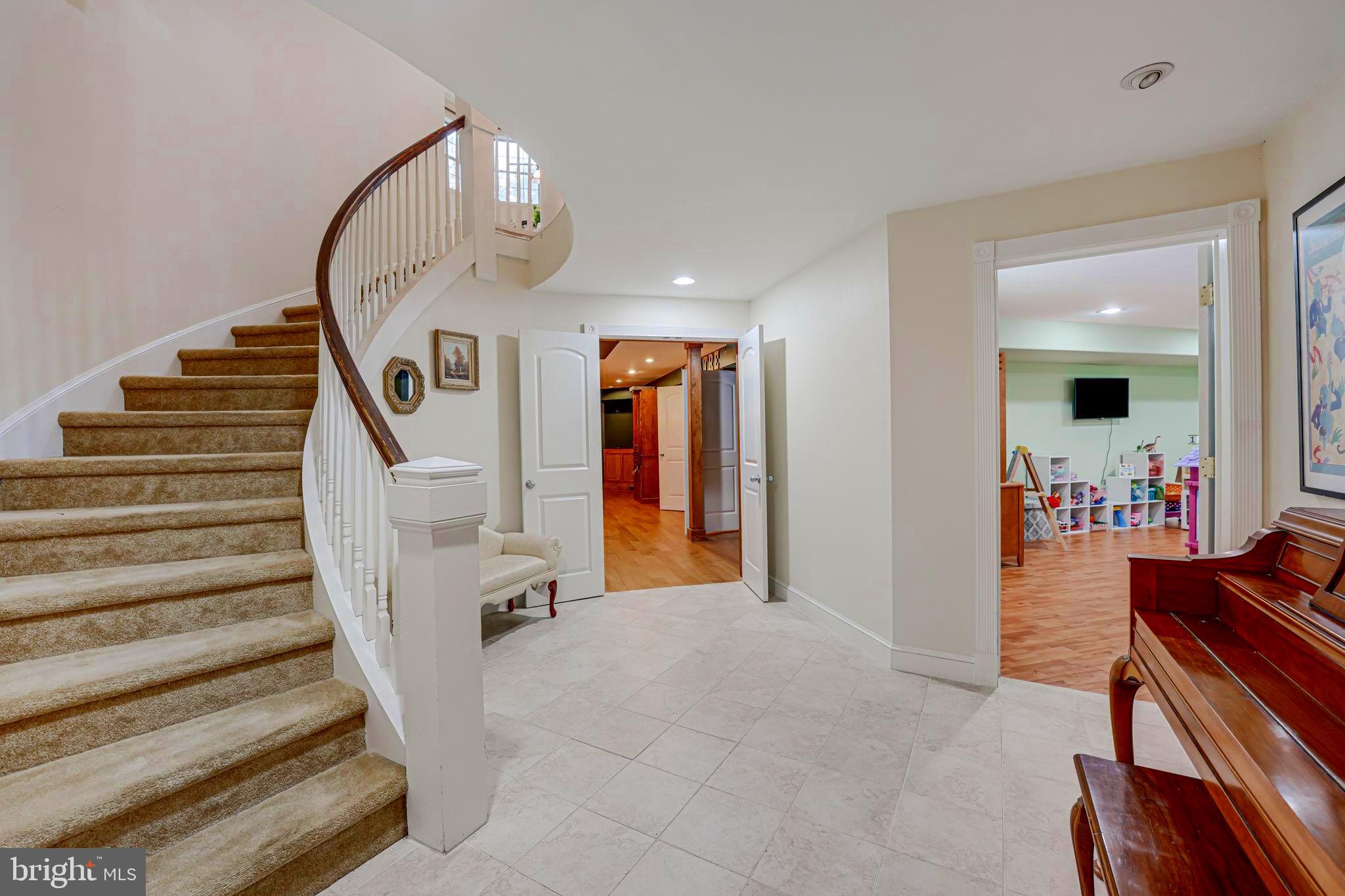 SEVEN LAKES - Residential