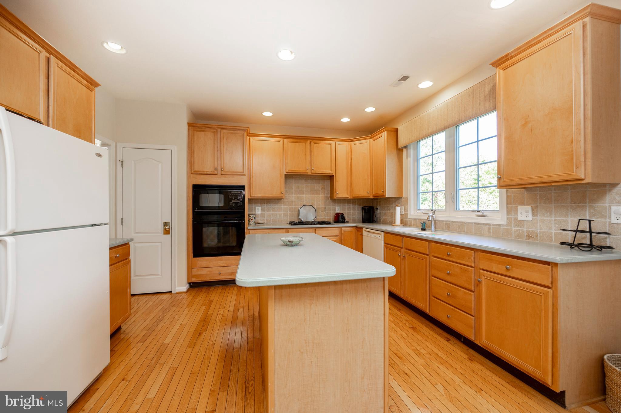 RIVERCREST - Residential