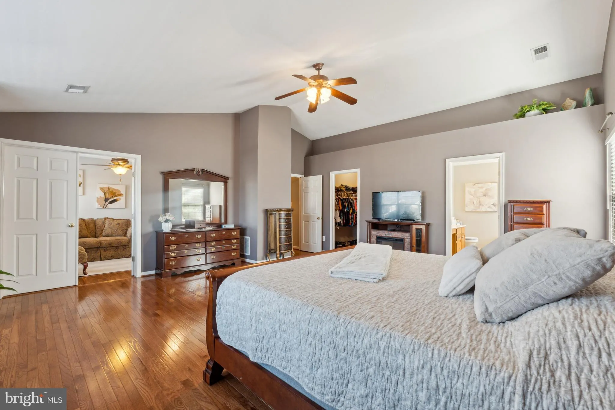 Bristow, Virginia 20136, United States, 5 Bedrooms Bedrooms, ,4 BathroomsBathrooms,Residential,Pending,11762