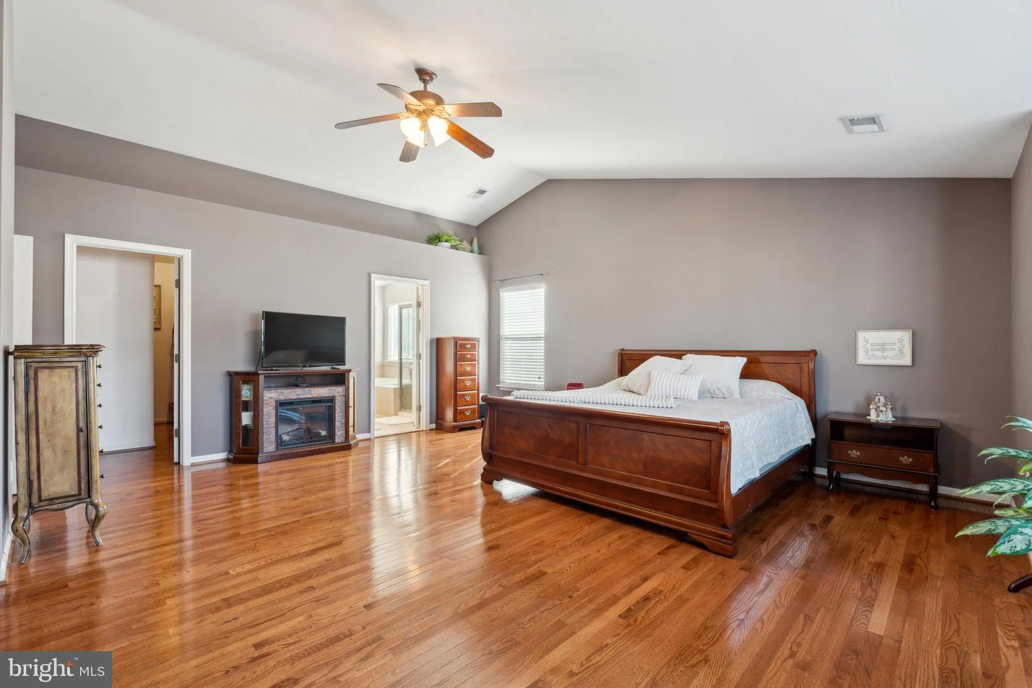 Bristow, Virginia 20136, United States, 5 Bedrooms Bedrooms, ,4 BathroomsBathrooms,Residential,Pending,11762