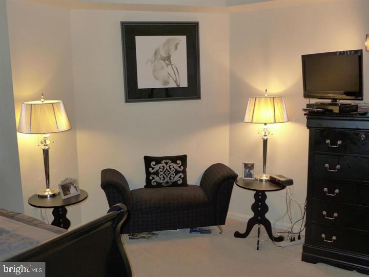 10101 GROSVENOR PLACE 1212