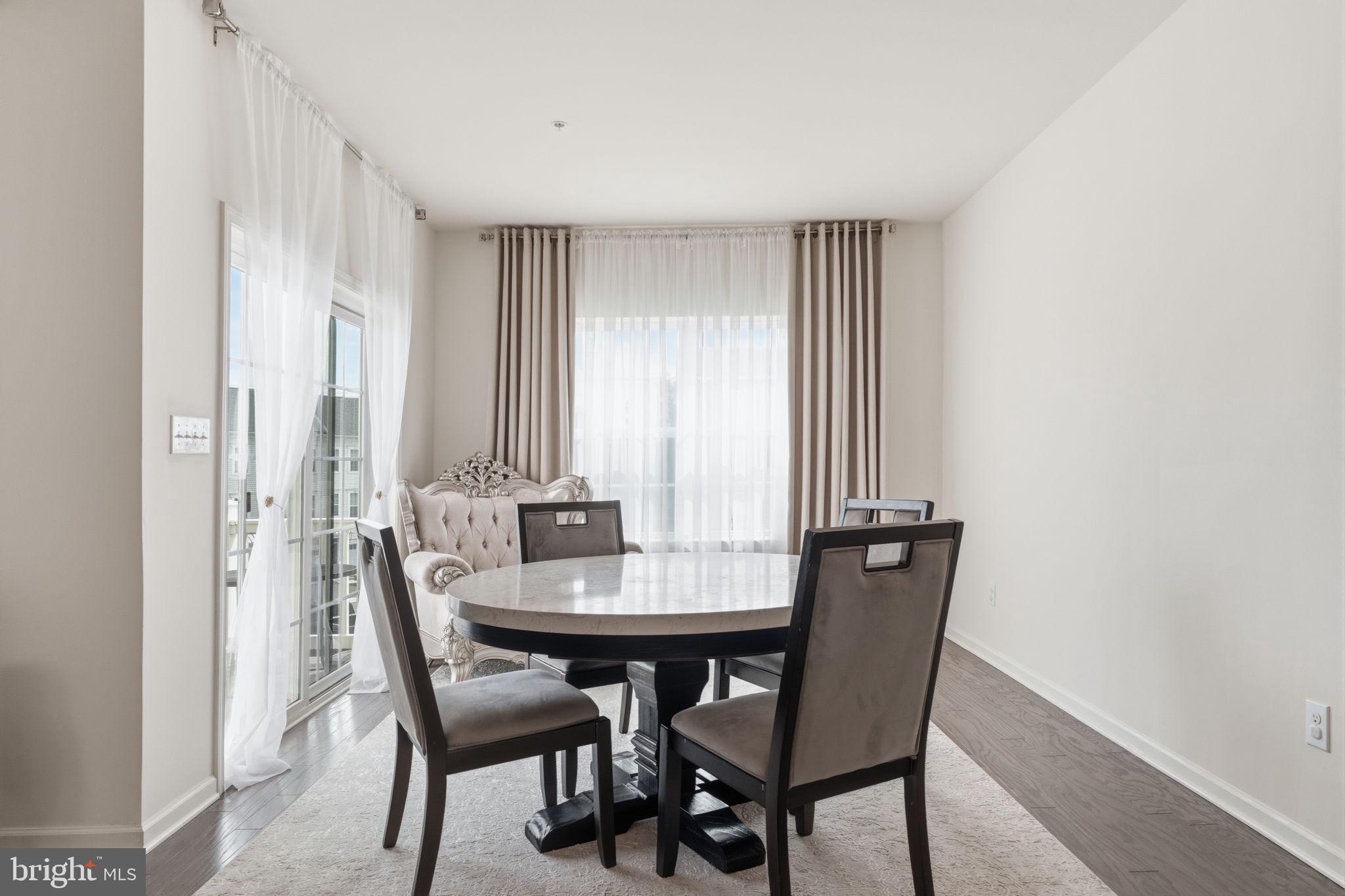 HIGH GROVE - Residential