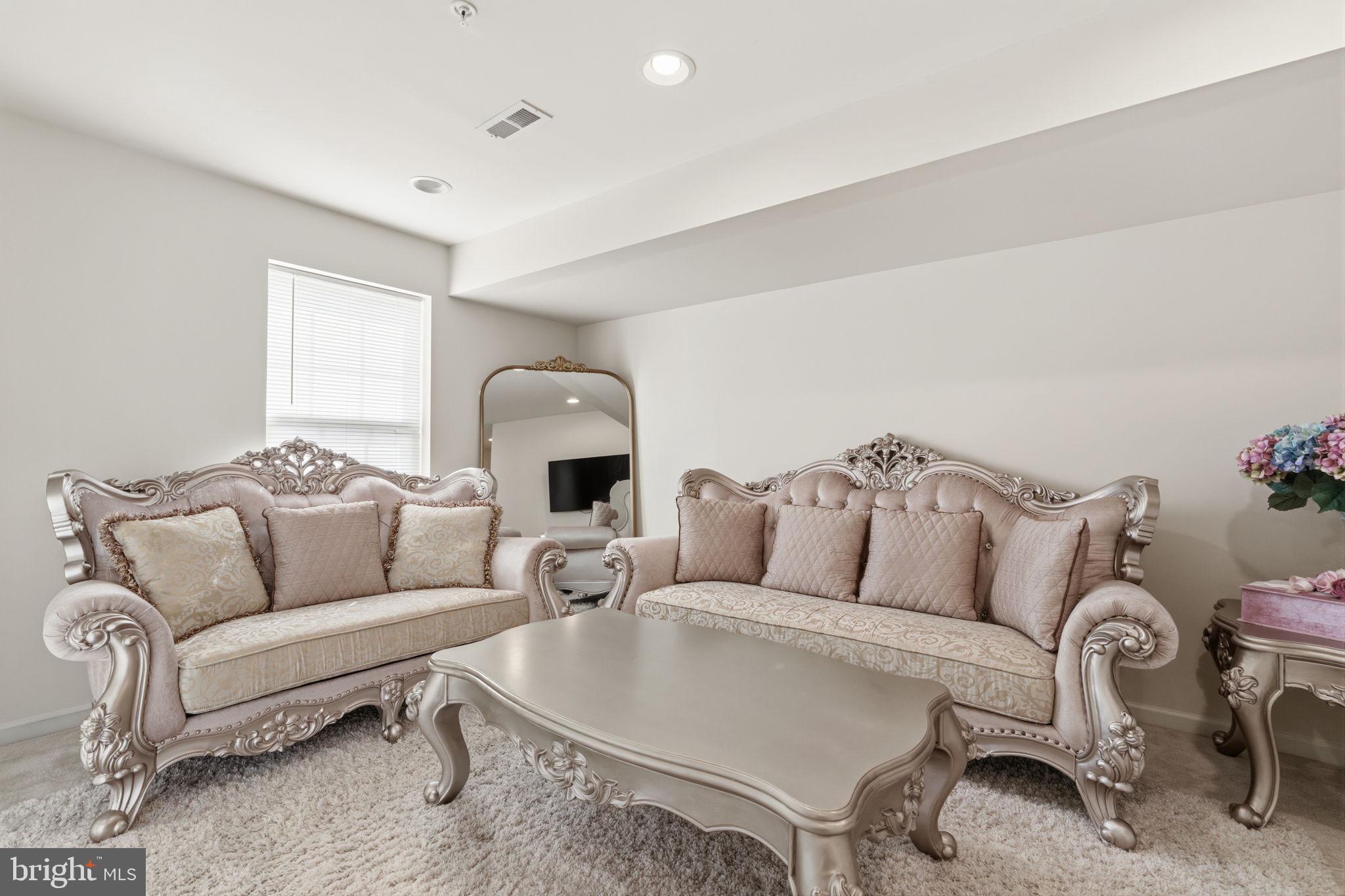 HIGH GROVE - Residential