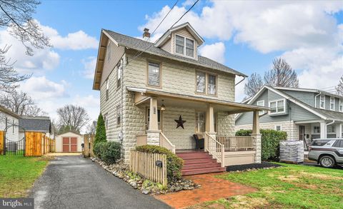 Homes For Sale - 180 N Clinton Street<br/> DOYLESTOWN, PA 18901