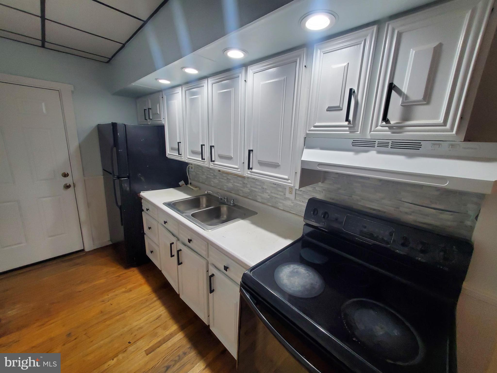 SOUTHERN READING - Residential Lease