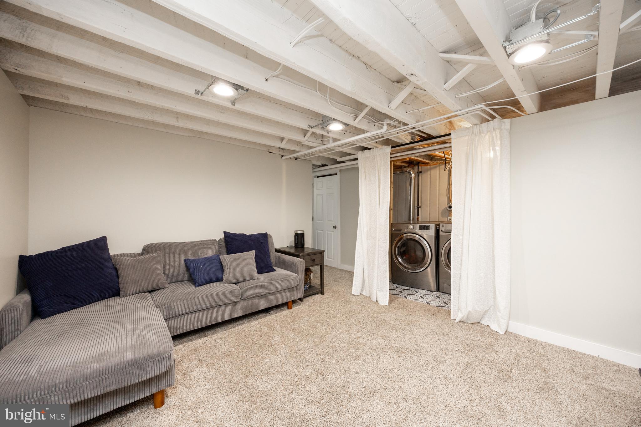 SPRINGFIELD KNOLL - Residential