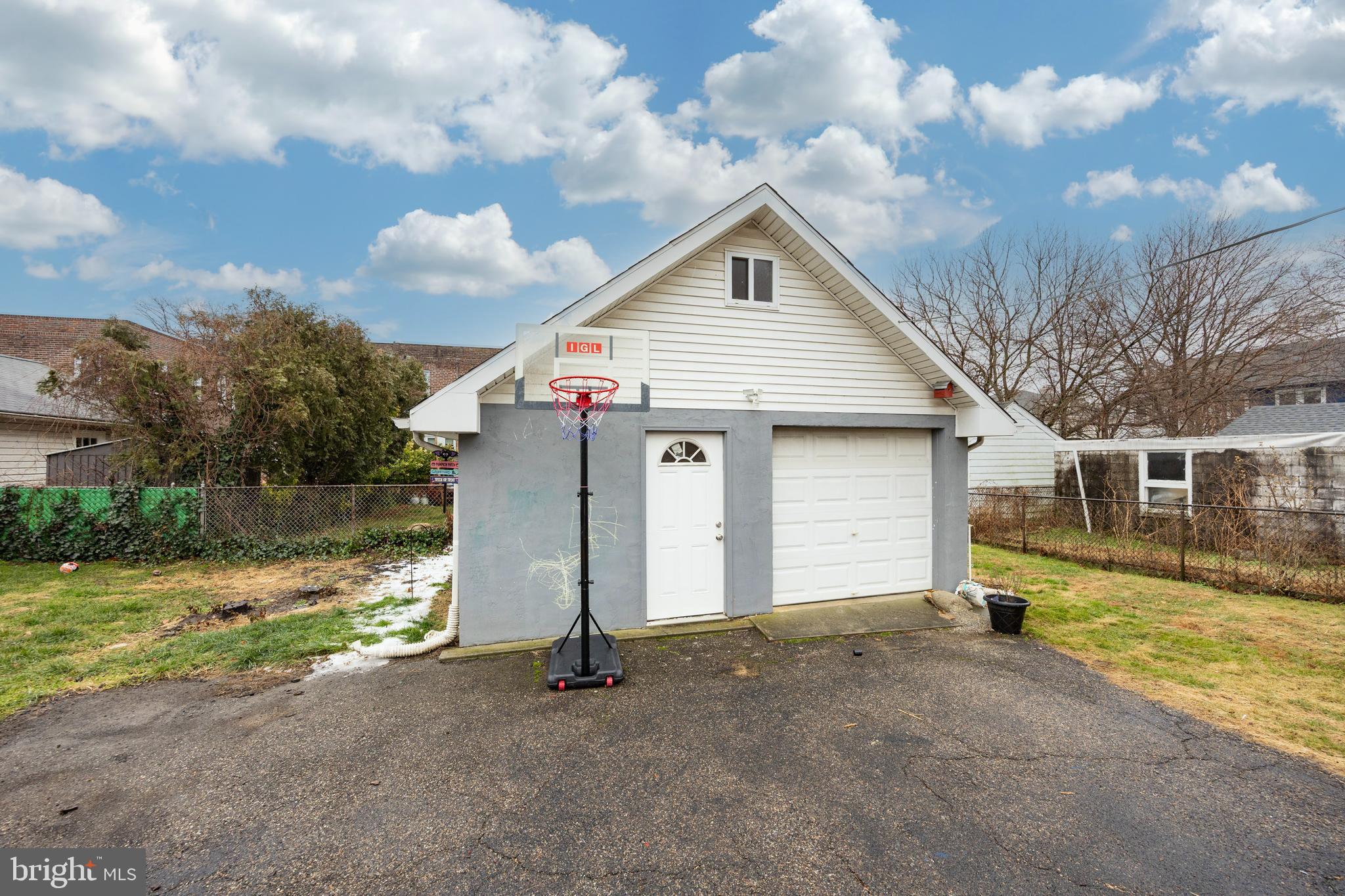 SPRINGFIELD KNOLL - Residential