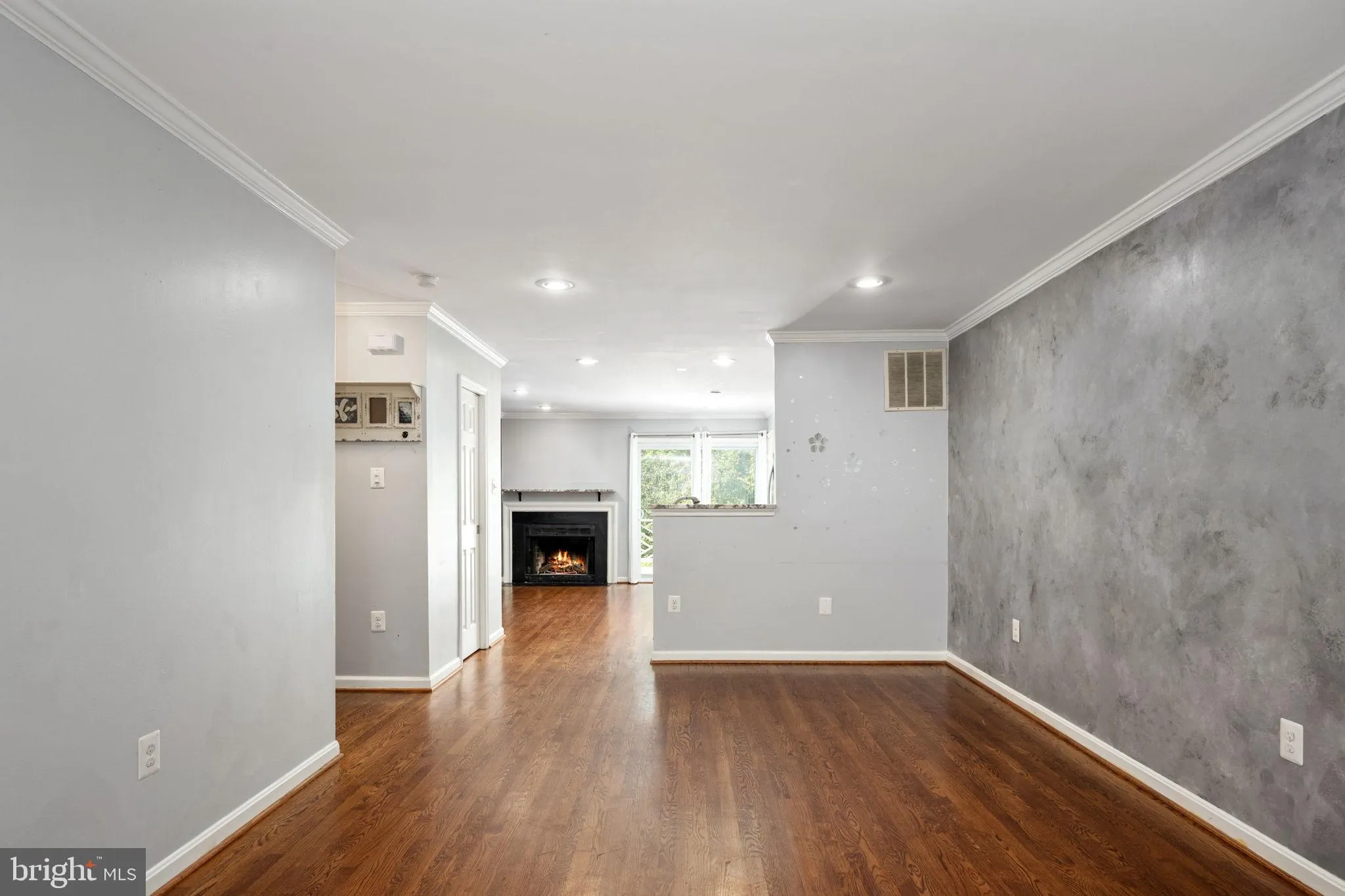 Woodbridge, Virginia 22192, United States, 2 Bedrooms Bedrooms, ,4 BathroomsBathrooms,Residential,Active,98378