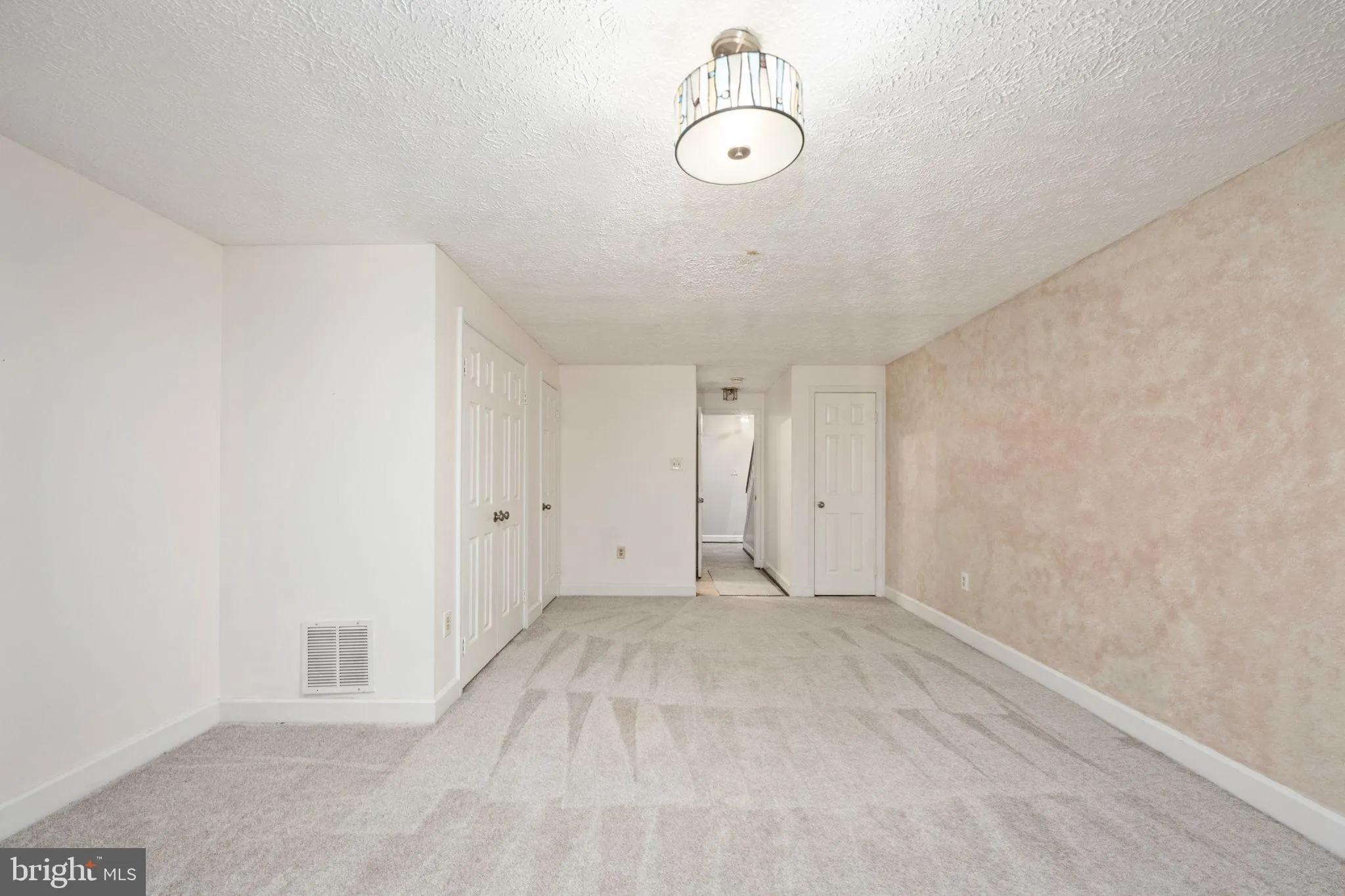 Woodbridge, Virginia 22192, United States, 2 Bedrooms Bedrooms, ,4 BathroomsBathrooms,Residential,Active,98378