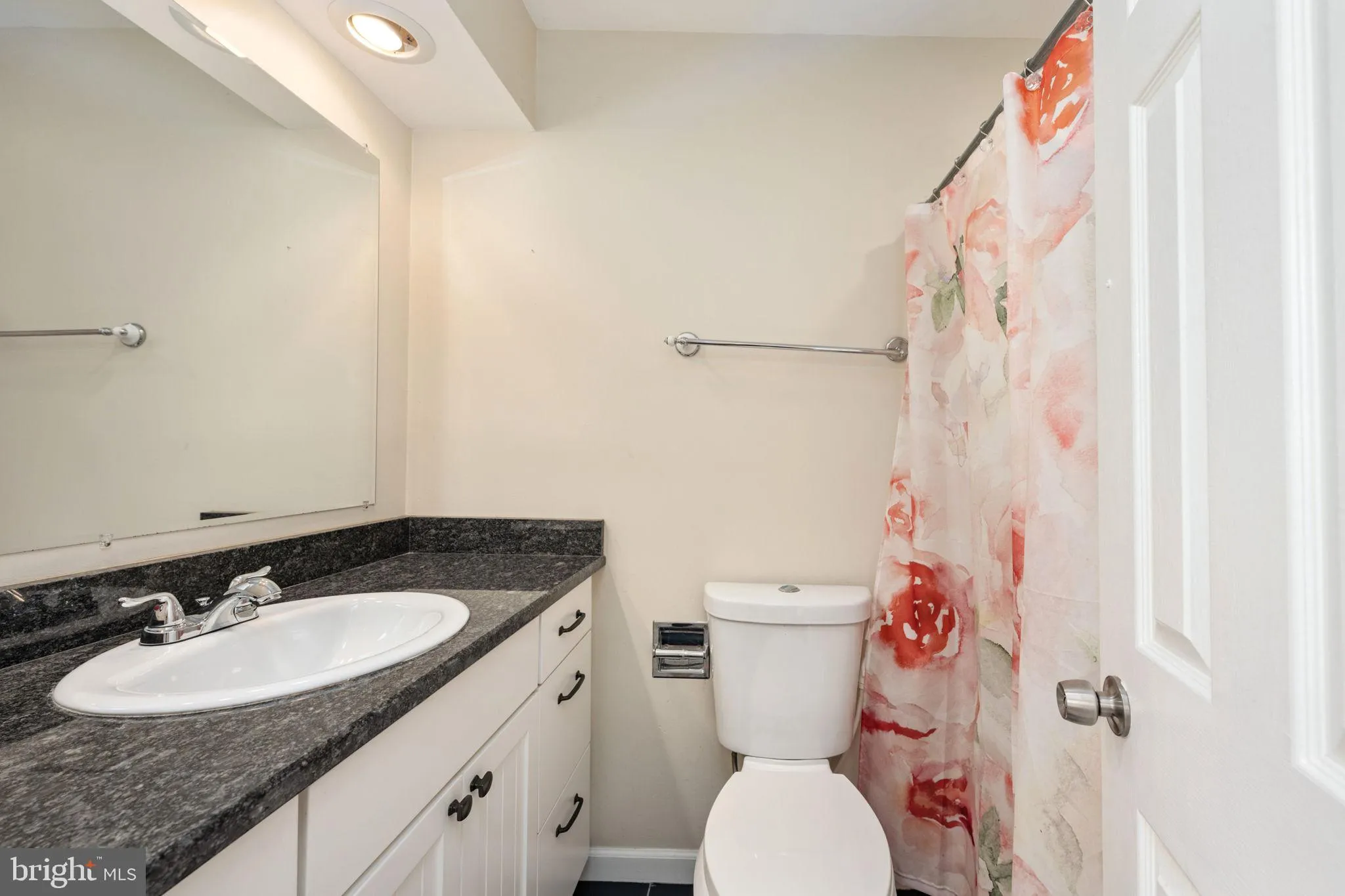 Woodbridge, Virginia 22192, United States, 2 Bedrooms Bedrooms, ,4 BathroomsBathrooms,Residential,Active,98378