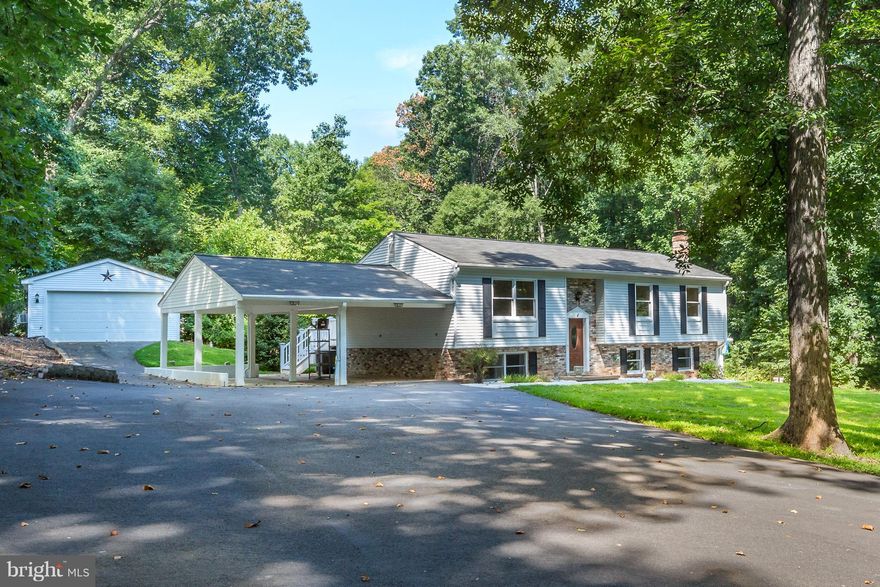 Awesome 5 Bedroom Home on Gorgeous, Private Lot with Heated, In Ground Pool!   All 3 Bathrooms Have Been Updated!  Kitchen Updated with Newer Appliances!  New Carpet! Freshly Painted! Gorgeous Private Backyard Features In-Ground Pool with Fountains and Lights!  Detached Garage and Extra Lg Driveway Allow for  Ample Parking!  All this and NO HOA! MOVE-IN READY!