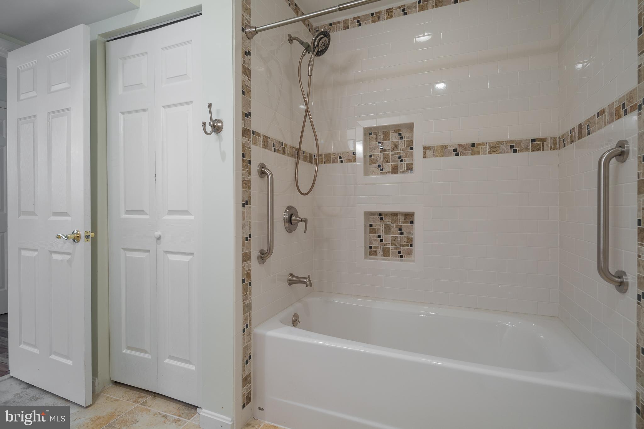 KNOLLWOOD ESTATES - Residential