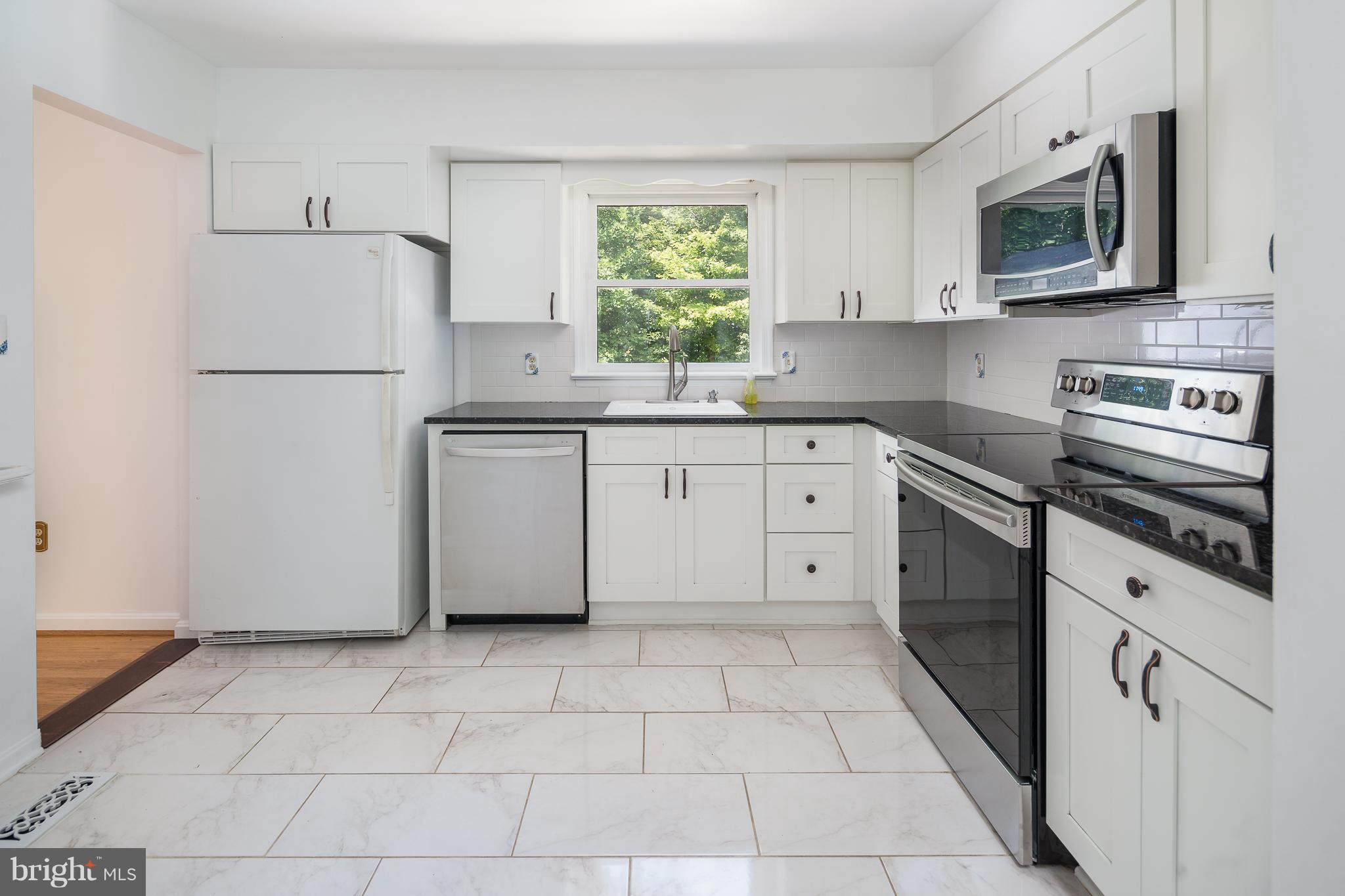 KNOLLWOOD ESTATES - Residential