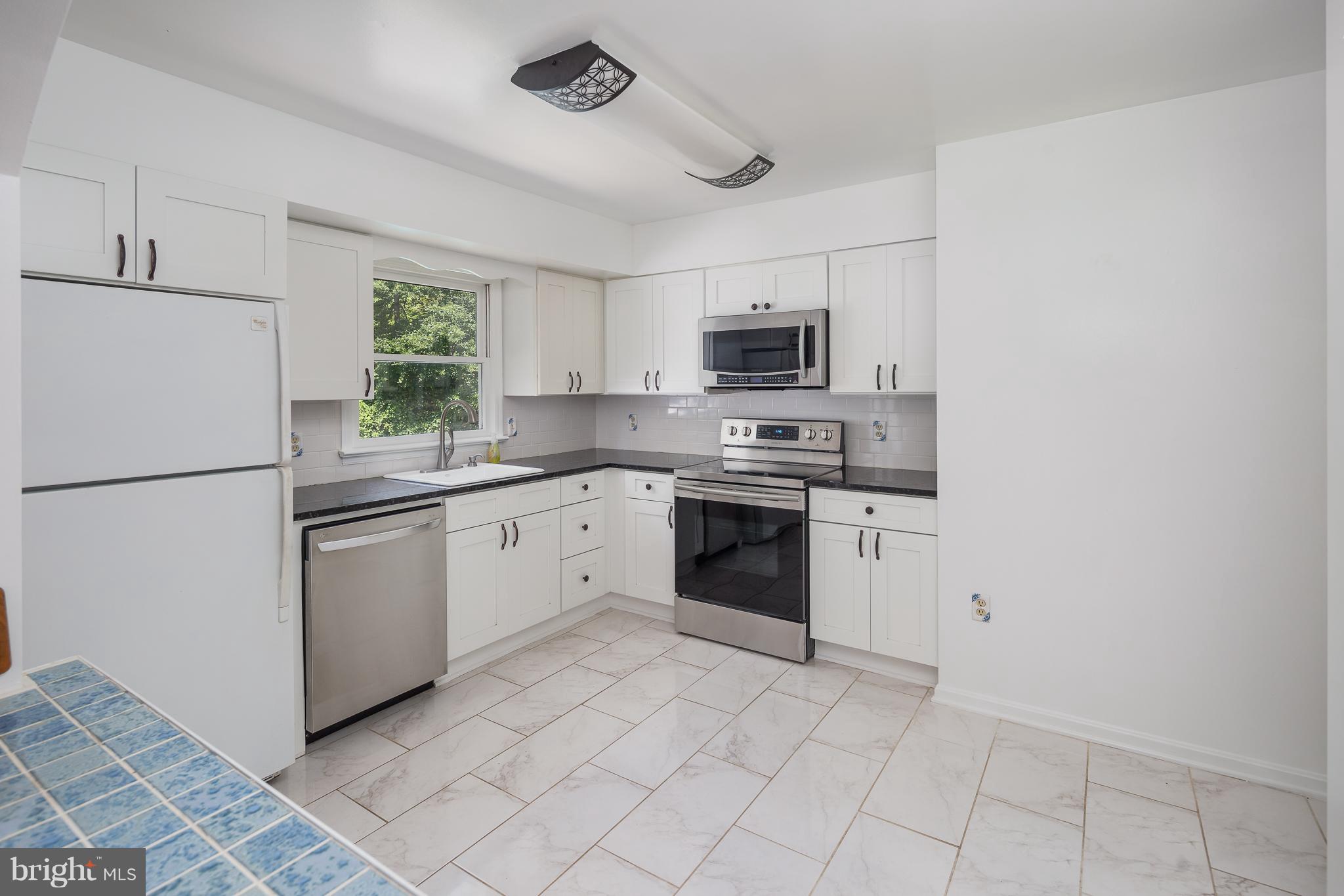 KNOLLWOOD ESTATES - Residential