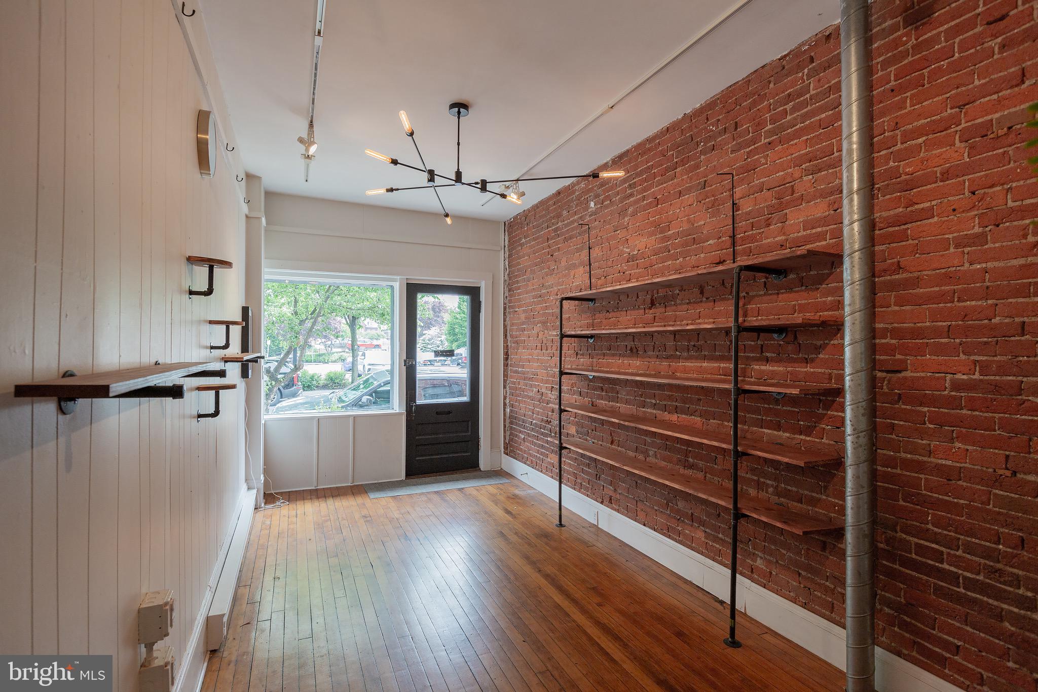 354 N QUEEN STREET