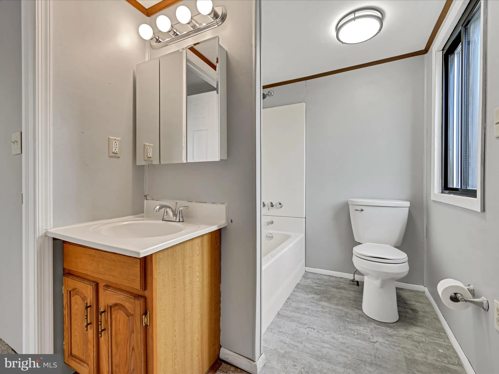 Saint Clair, Pennsylvania 17970, United States, 2 Bedrooms Bedrooms, ,1 BathroomBathrooms,Residential,Pending,205047