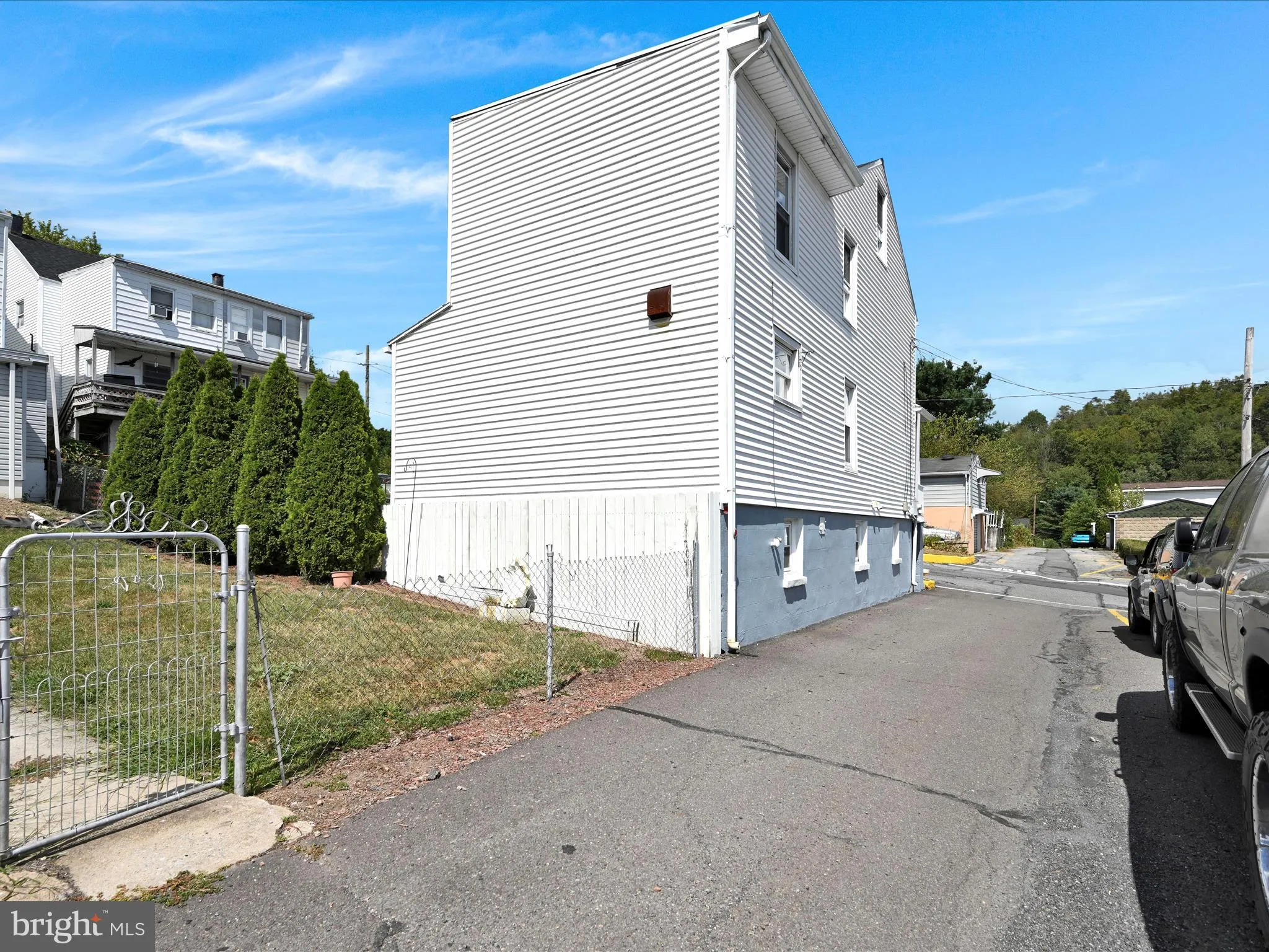 Saint Clair, Pennsylvania 17970, United States, 2 Bedrooms Bedrooms, ,1 BathroomBathrooms,Residential,Pending,205047