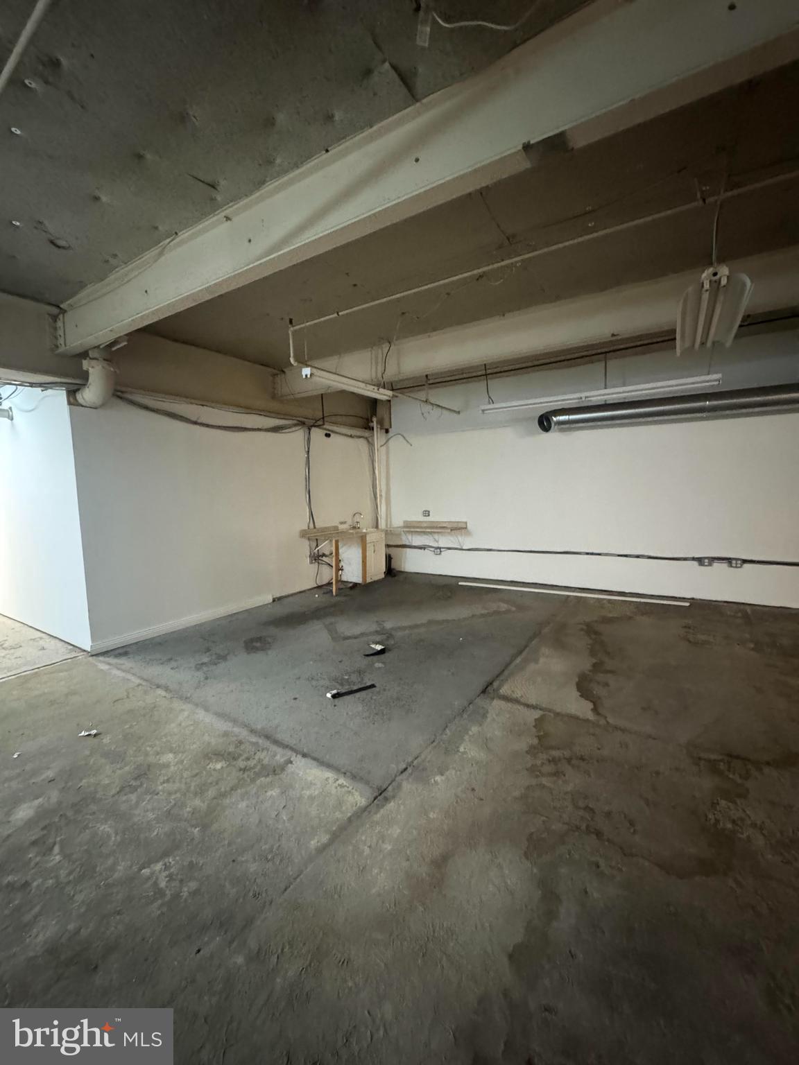 Two warehouse spaces of 4,500 and 1,750 square feet with loading dock and high ceilings. Ample parking available. Close to Schuylkill Expressway, Route 1, City Line Avenue and Main Street in Manayunk