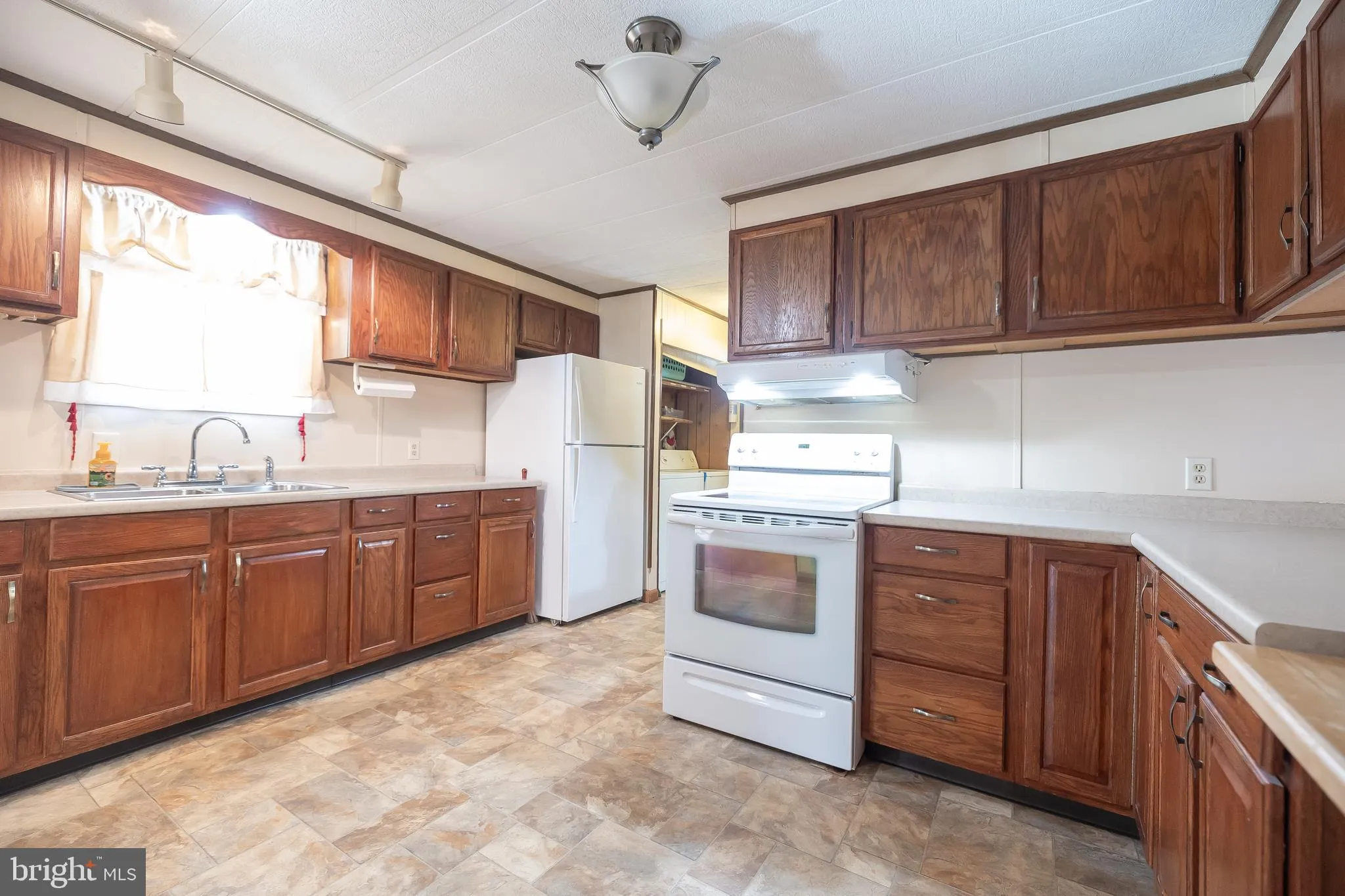 Buena, New Jersey 08310, United States, 2 Bedrooms Bedrooms, ,2 BathroomsBathrooms,Residential,Contingent,76601