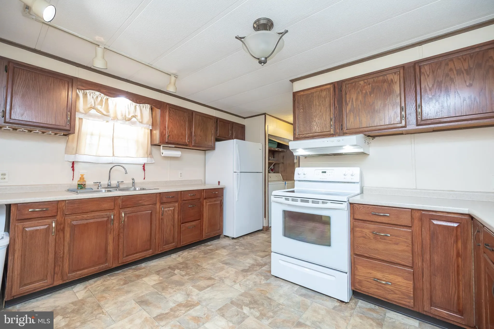 Buena, New Jersey 08310, United States, 2 Bedrooms Bedrooms, ,2 BathroomsBathrooms,Residential,Contingent,76601