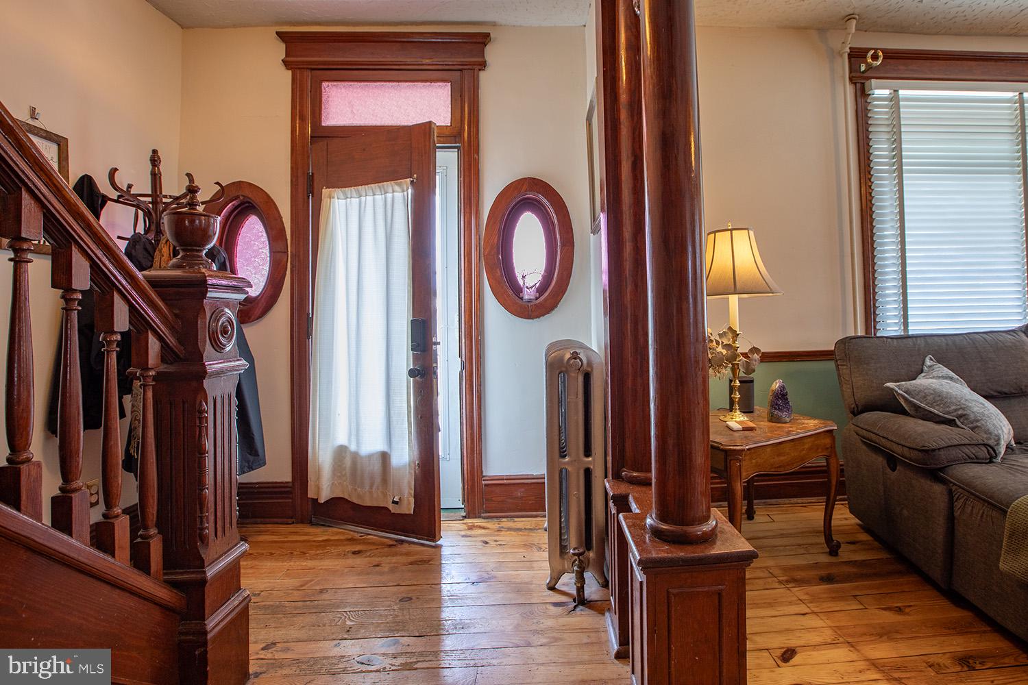 329 W WALNUT STREET
