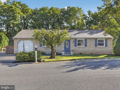 Photo of 4081 Hilltop Drive, MOUNT JOY, PA 17552 (MLS # PALA2076524)