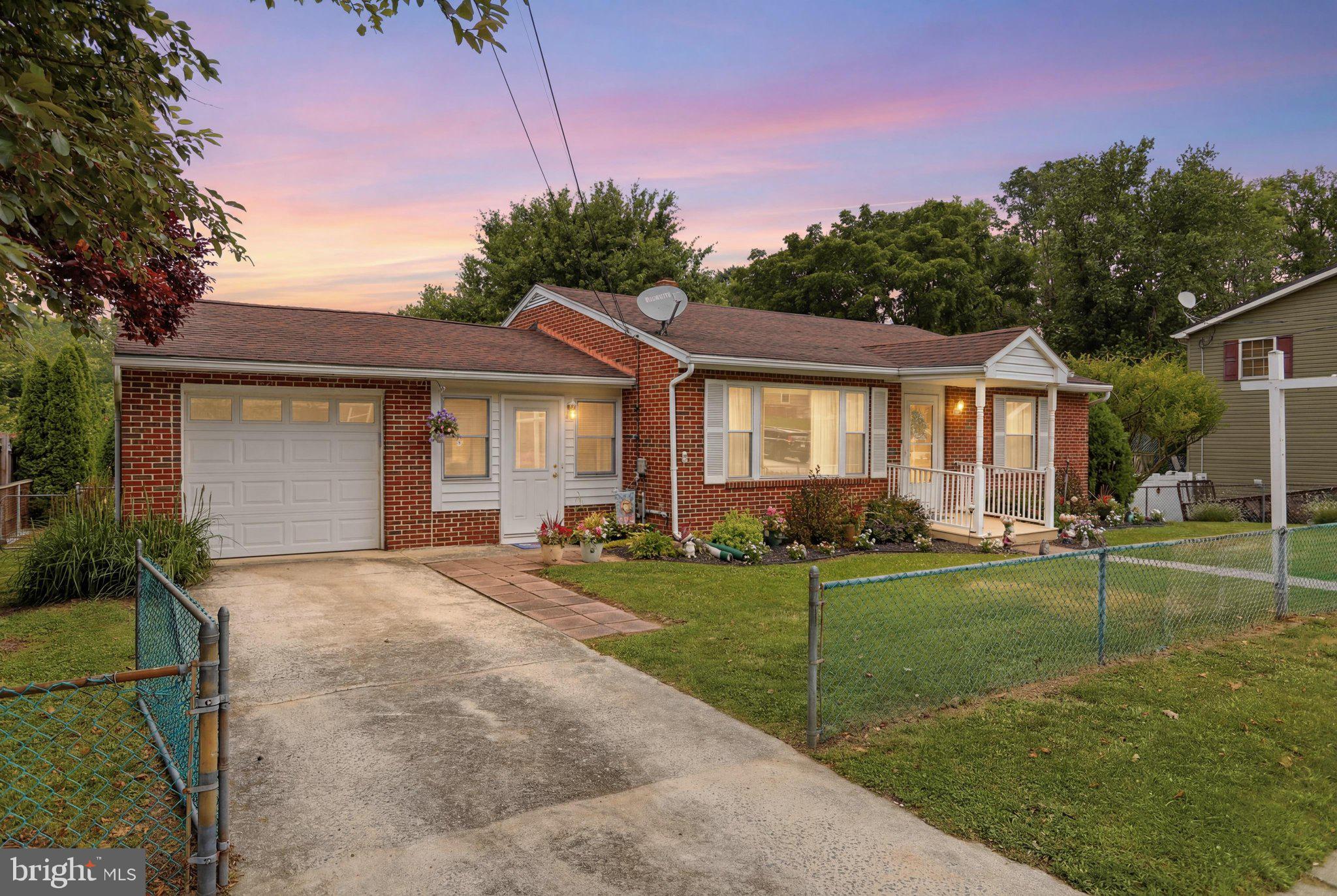 14 POPLAR STREET E