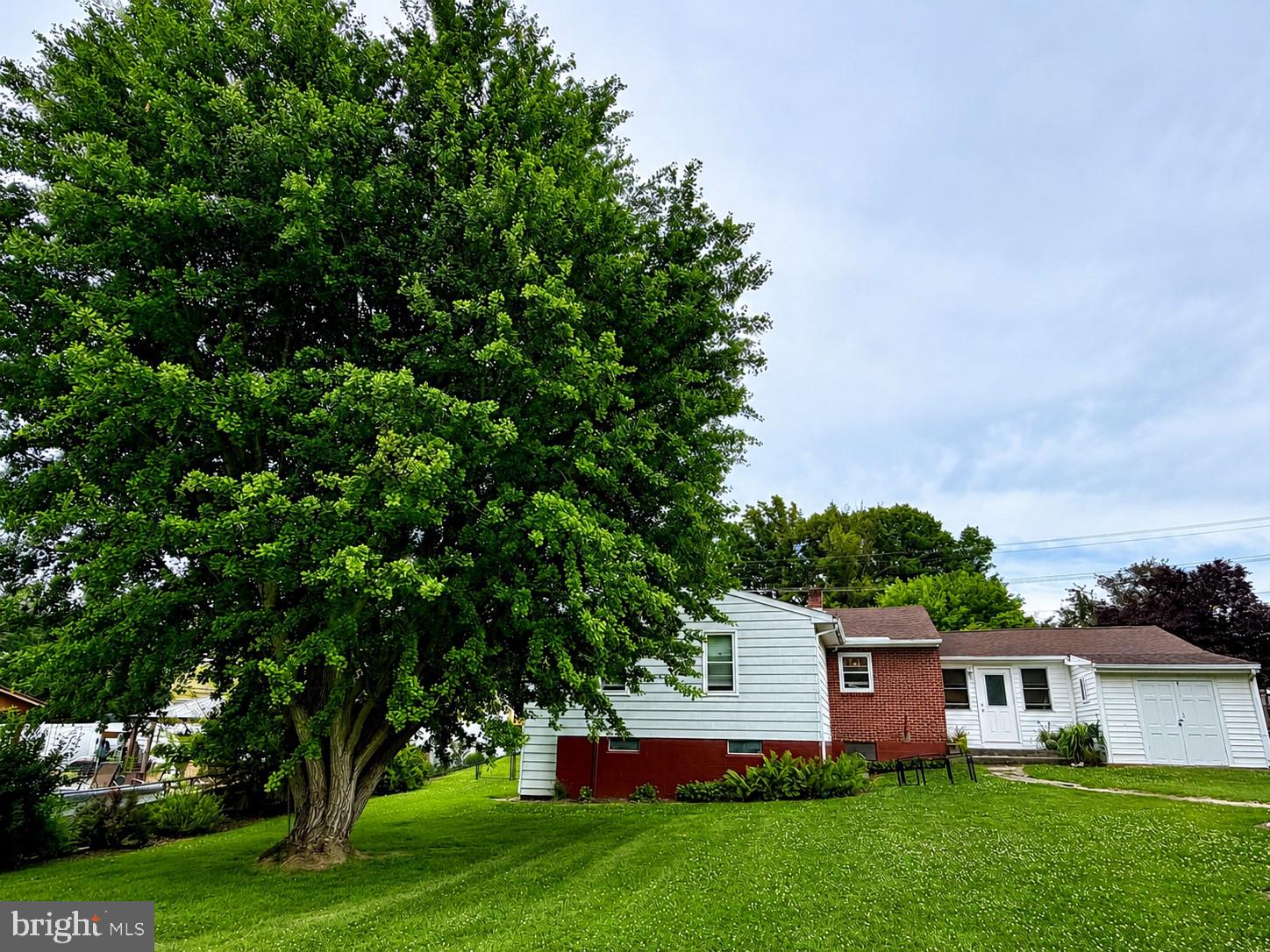 14 POPLAR STREET E