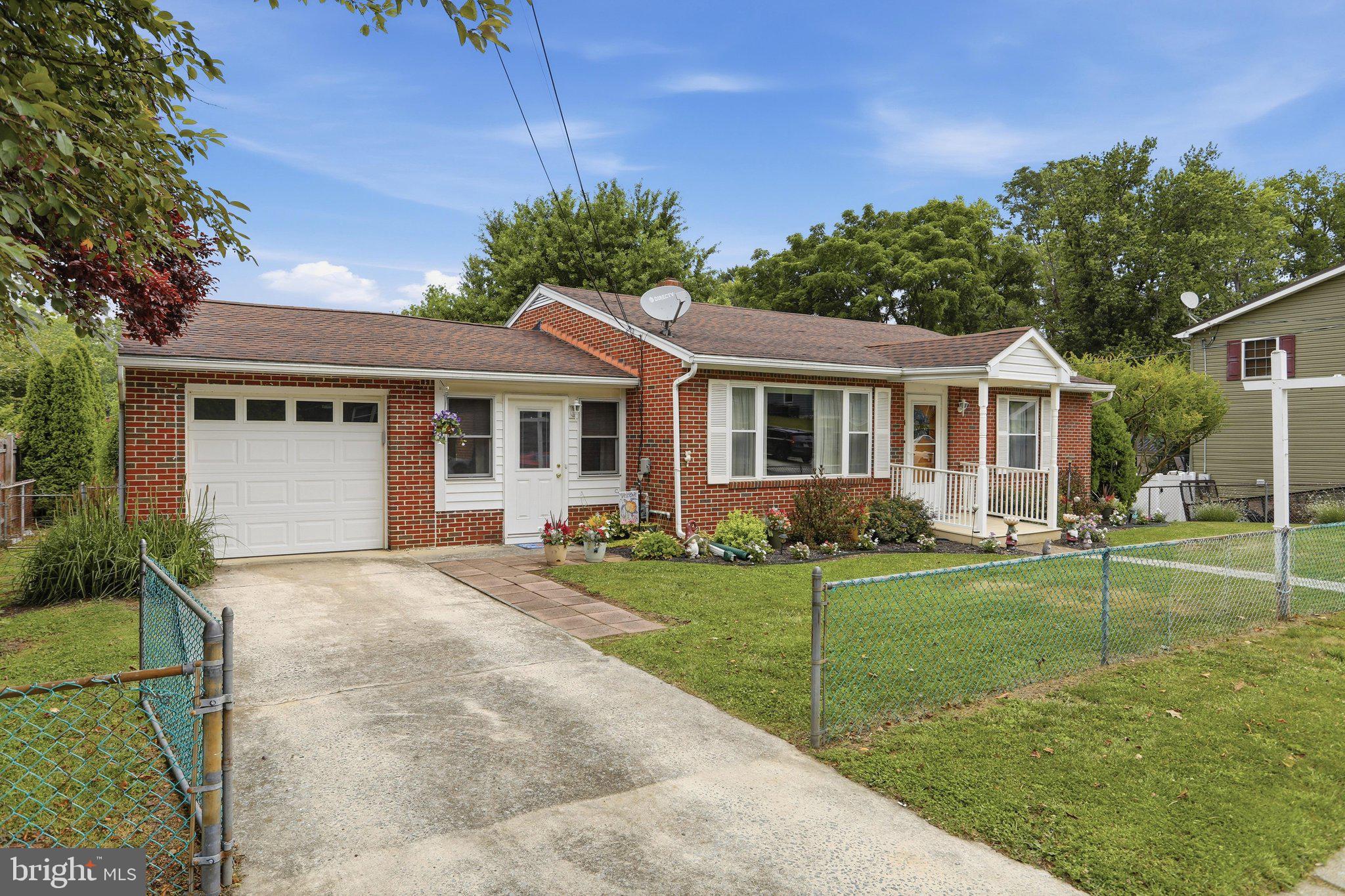 14 POPLAR STREET E