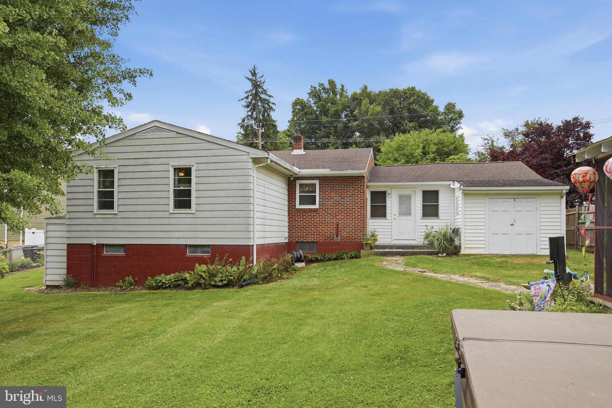 14 POPLAR STREET E