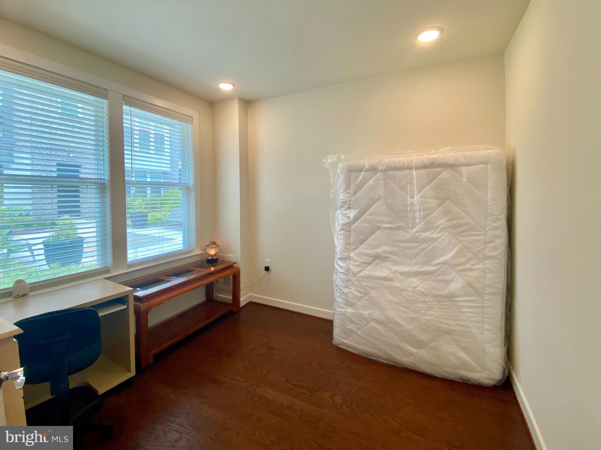 METROPARK AT ARROWBROOK - Residential Lease