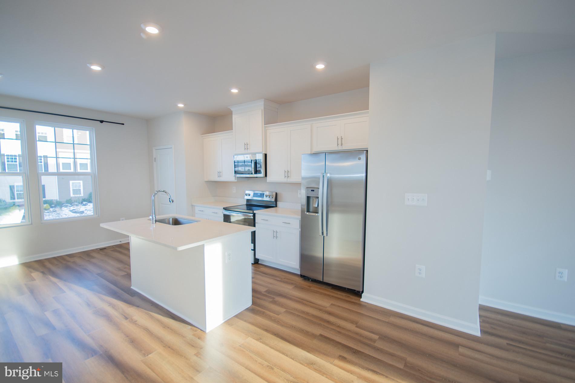 PRESIDENTS POINTE - Residential Lease