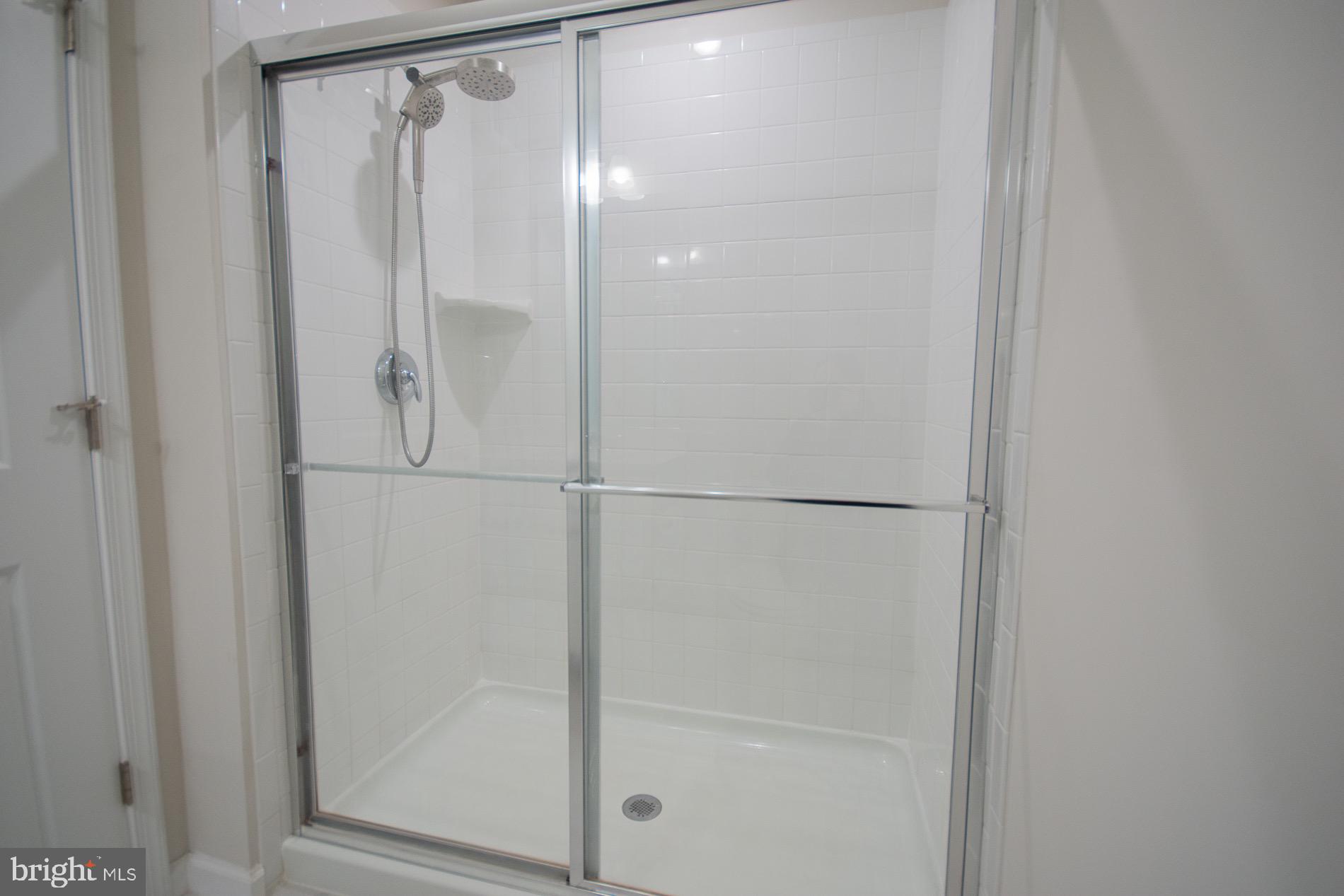 PRESIDENTS POINTE - Residential Lease