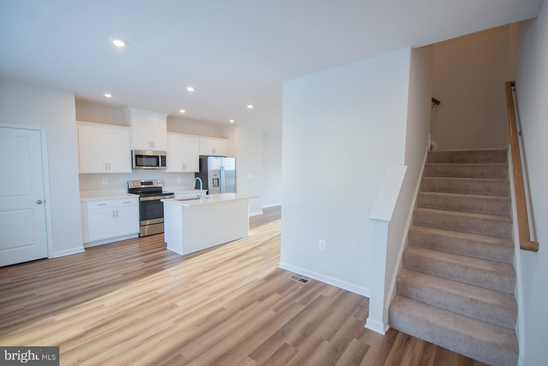 PRESIDENTS POINTE - Residential Lease