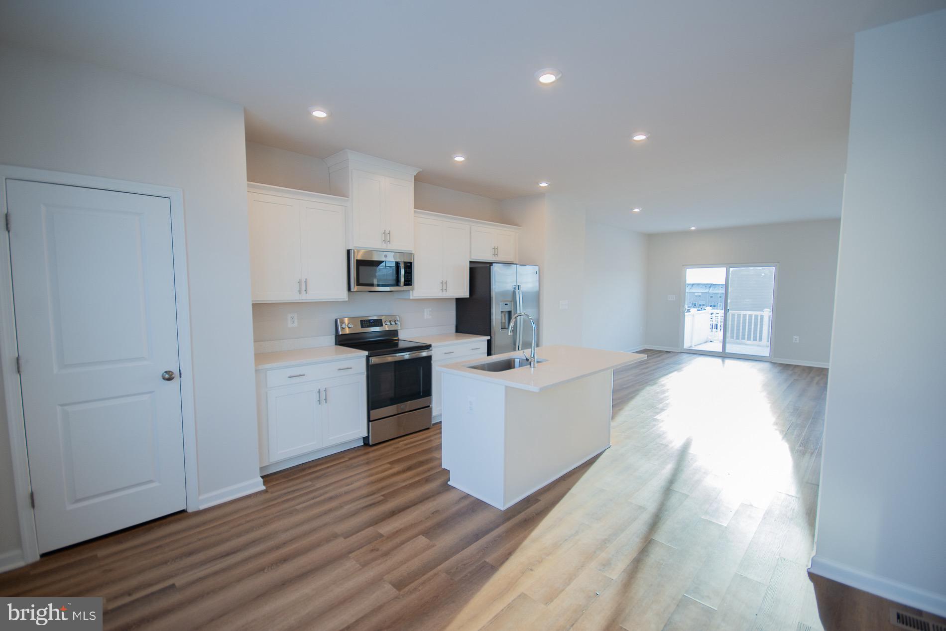 PRESIDENTS POINTE - Residential Lease