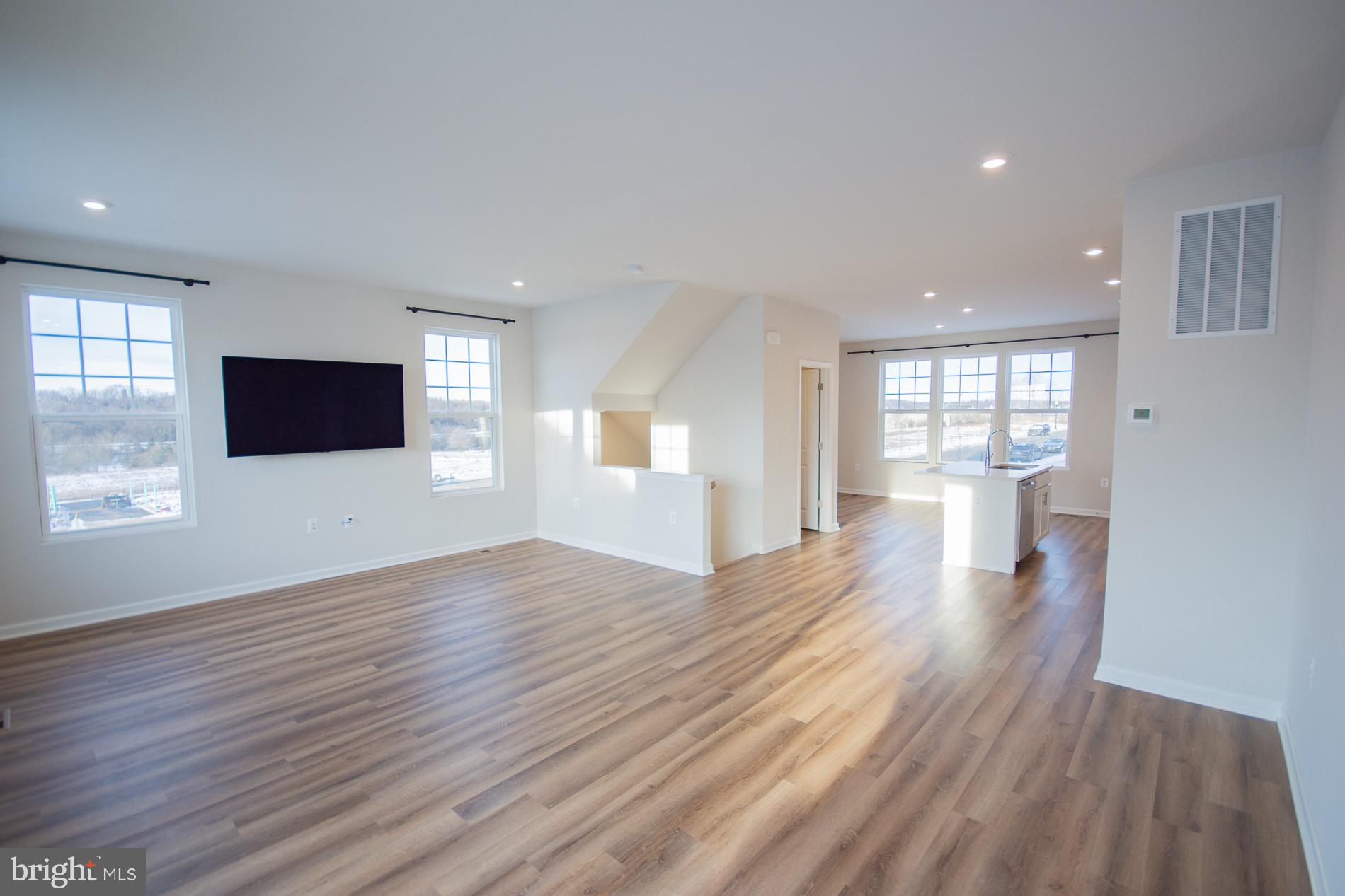 PRESIDENTS POINTE - Residential Lease