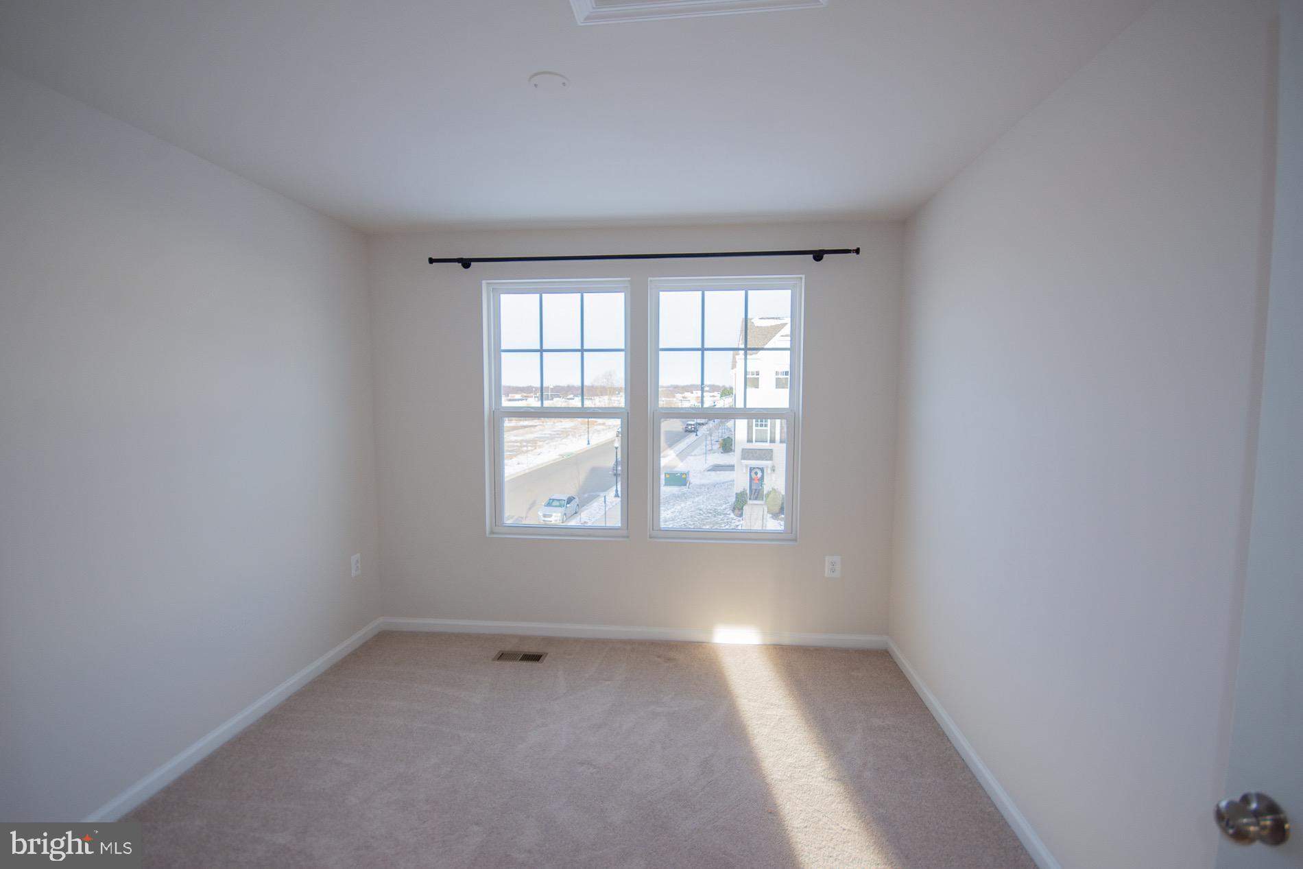 PRESIDENTS POINTE - Residential Lease