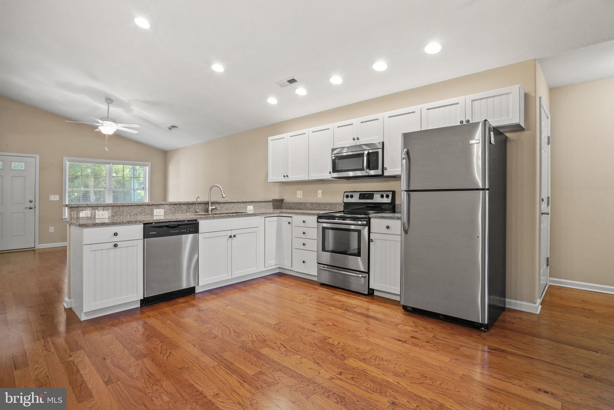 CAPTAIN'S COVE - Residential